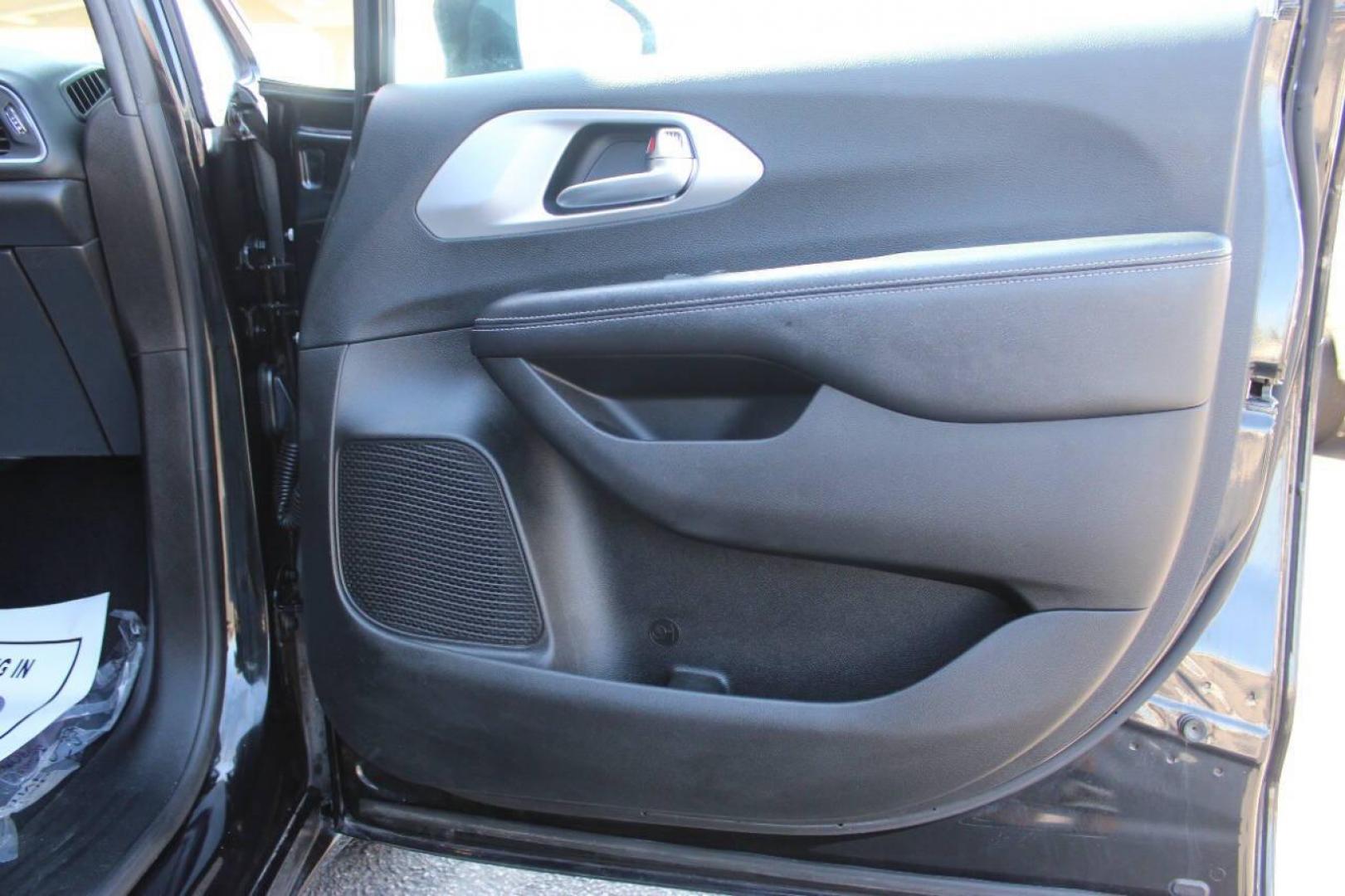 2019 Black Chrysler Pacifica Touring Plus (2C4RC1FG9KR) with an 3.6L V6 3.6L V6 engine, Automatic 9-Speed transmission, located at 4301 NW 39th , Oklahoma City, OK, 73112, (405) 949-5600, 35.512135, -97.598671 - NO DRIVERS LICENCE NO-FULL COVERAGE INSURANCE-NO CREDIT CHECK. COME ON OVER TO SUPERSPORTS AND TAKE A LOOK AND TEST DRIVE. PLEASE GIVE US A CALL AT (405) 949-5600. NO LICENSIA DE MANEJAR- NO SEGURO DE COBERTURA TOTAL- NO VERIFICACCION DE CREDITO. POR FAVOR VENGAN A SUPERSPORTS, ECHE UN - Photo#9