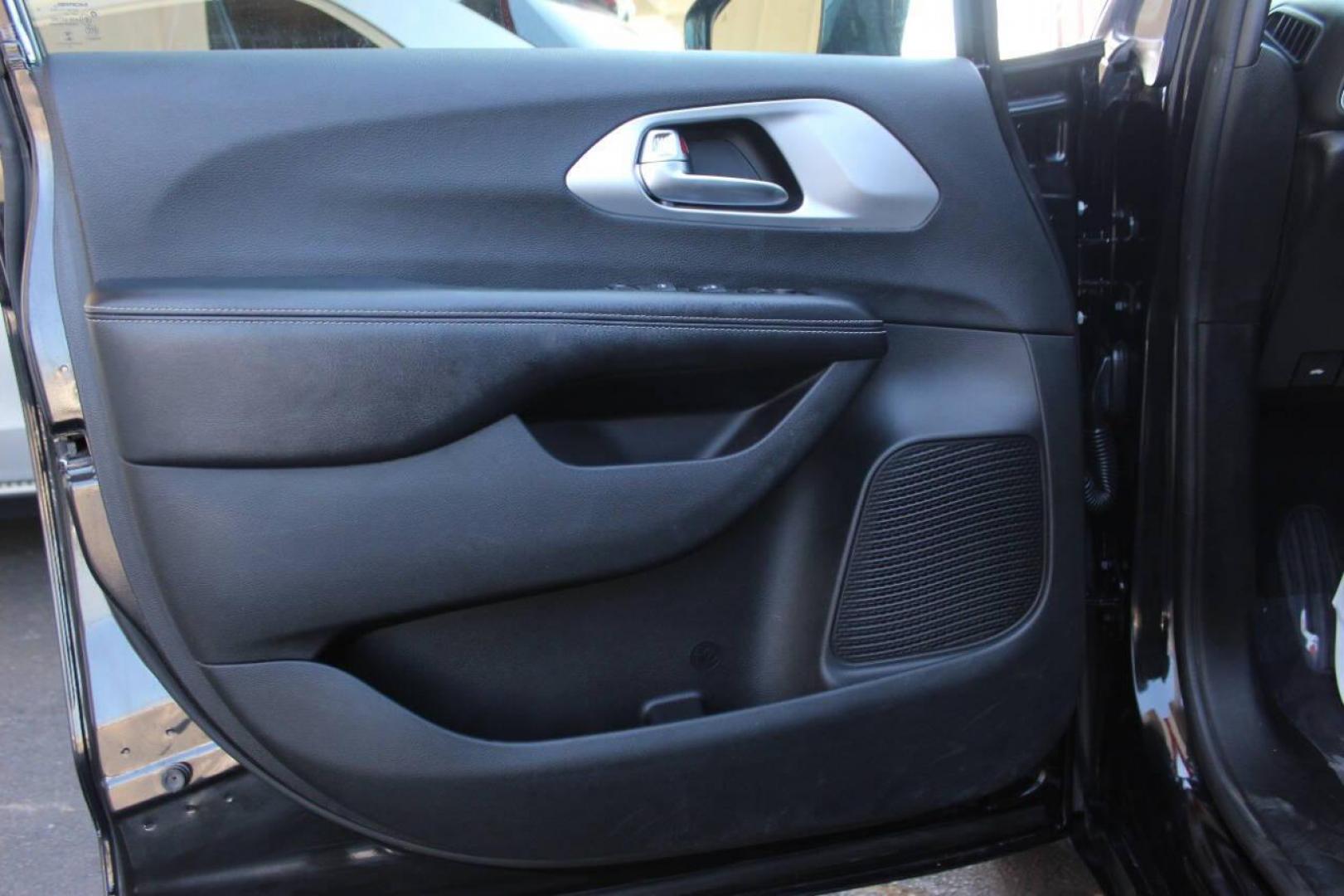 2019 Black Chrysler Pacifica Touring Plus (2C4RC1FG9KR) with an 3.6L V6 3.6L V6 engine, Automatic 9-Speed transmission, located at 4301 NW 39th , Oklahoma City, OK, 73112, (405) 949-5600, 35.512135, -97.598671 - NO DRIVERS LICENCE NO-FULL COVERAGE INSURANCE-NO CREDIT CHECK. COME ON OVER TO SUPERSPORTS AND TAKE A LOOK AND TEST DRIVE. PLEASE GIVE US A CALL AT (405) 949-5600. NO LICENSIA DE MANEJAR- NO SEGURO DE COBERTURA TOTAL- NO VERIFICACCION DE CREDITO. POR FAVOR VENGAN A SUPERSPORTS, ECHE UN - Photo#16