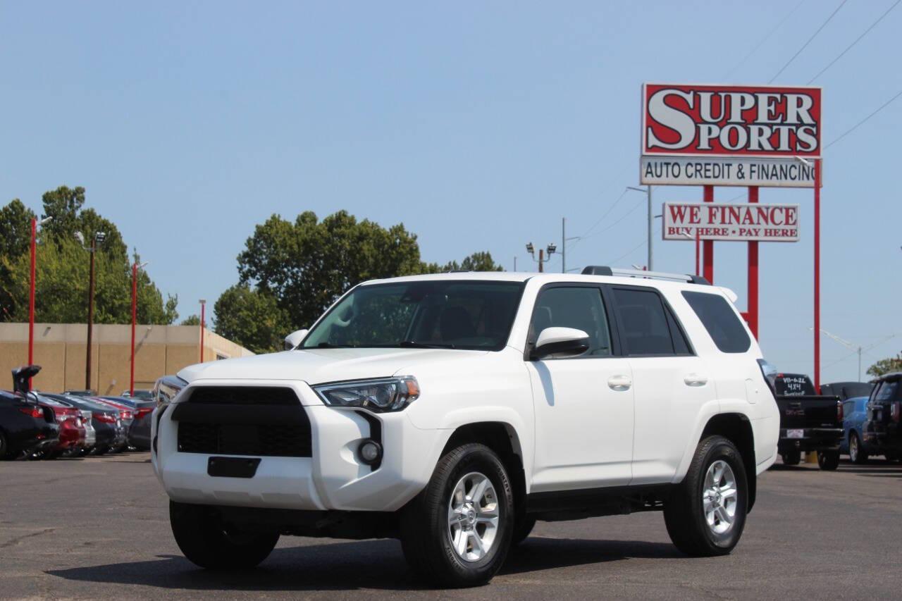 2021 White Toyota 4Runner SR5 4WD (JTEMU5JR9M5) with an 4.0L V6 DOHC 24V engine, 5A transmission, located at 4301 NW 39th , Oklahoma City, OK, 73112, (405) 949-5600, 35.512135, -97.598671 - NO DRIVERS LICENCE -NO FULL COVERAGE INSURANCE - NO CREDIT CHECK. COME ON OVER TO SUPERSPORTS, TAKE A LOOK AND TEST DRIVE. PLEASE GIVE US A CALL AT (405) 949-5600. NO LICENCIA DE CONDUCIR - NO SEGURO DE COBERTURA TOTAL - NO VERIFICACION DE CREDITO. VISITENOS EN SUPERSPORTS, MIRE NUESTRO - Photo#6
