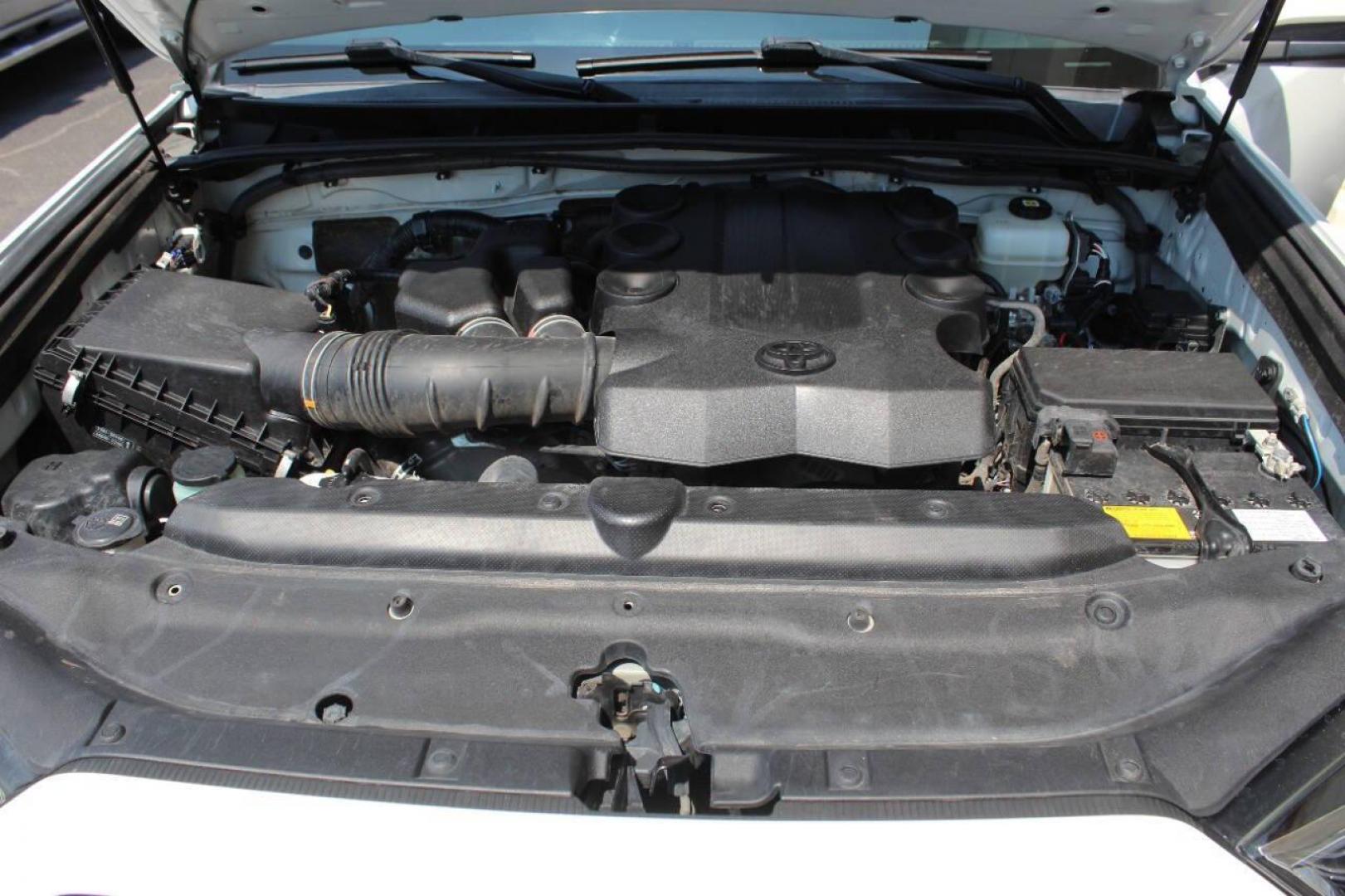 2021 White Toyota 4Runner SR5 4WD (JTEMU5JR9M5) with an 4.0L V6 DOHC 24V engine, 5A transmission, located at 4301 NW 39th , Oklahoma City, OK, 73112, (405) 949-5600, 35.512135, -97.598671 - NO DRIVERS LICENCE NO-FULL COVERAGE INSURANCE-NO CREDIT CHECK. COME ON OVER TO SUPERSPORTS AND TAKE A LOOK AND TEST DRIVE. PLEASE GIVE US A CALL AT (405) 949-5600. NO LICENSIA DE MANEJAR- NO SEGURO DE COBERTURA TOTAL- NO VERIFICACCION DE CREDITO. POR FAVOR VENGAN A SUPERSPORTS, ECHE UN - Photo#8