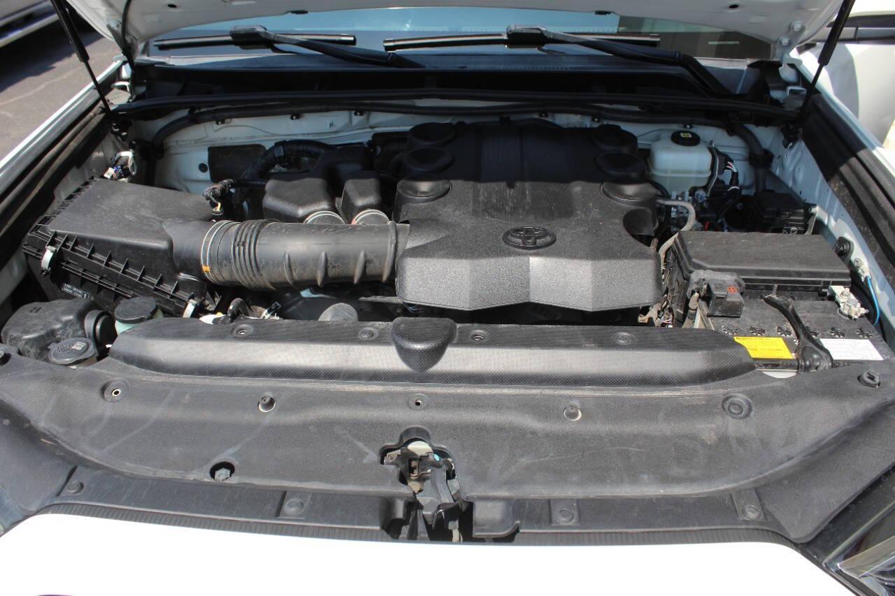 2021 White Toyota 4Runner SR5 4WD (JTEMU5JR9M5) with an 4.0L V6 DOHC 24V engine, 5A transmission, located at 4301 NW 39th , Oklahoma City, OK, 73112, (405) 949-5600, 35.512135, -97.598671 - NO DRIVERS LICENCE -NO FULL COVERAGE INSURANCE - NO CREDIT CHECK. COME ON OVER TO SUPERSPORTS, TAKE A LOOK AND TEST DRIVE. PLEASE GIVE US A CALL AT (405) 949-5600. NO LICENCIA DE CONDUCIR - NO SEGURO DE COBERTURA TOTAL - NO VERIFICACION DE CREDITO. VISITENOS EN SUPERSPORTS, MIRE NUESTRO - Photo#7