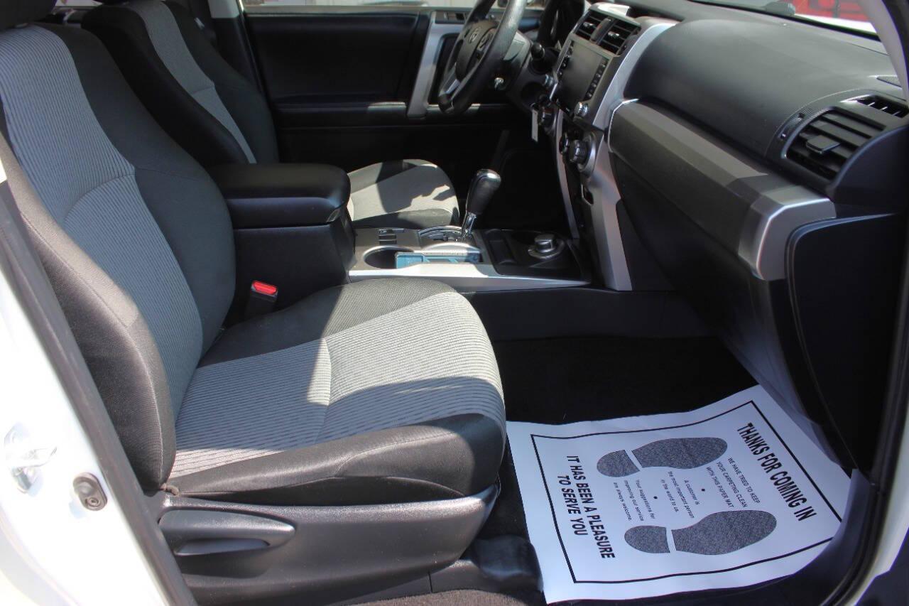 2021 White Toyota 4Runner SR5 4WD (JTEMU5JR9M5) with an 4.0L V6 DOHC 24V engine, 5A transmission, located at 4301 NW 39th , Oklahoma City, OK, 73112, (405) 949-5600, 35.512135, -97.598671 - NO DRIVERS LICENCE -NO FULL COVERAGE INSURANCE - NO CREDIT CHECK. COME ON OVER TO SUPERSPORTS, TAKE A LOOK AND TEST DRIVE. PLEASE GIVE US A CALL AT (405) 949-5600. NO LICENCIA DE CONDUCIR - NO SEGURO DE COBERTURA TOTAL - NO VERIFICACION DE CREDITO. VISITENOS EN SUPERSPORTS, MIRE NUESTRO - Photo#8