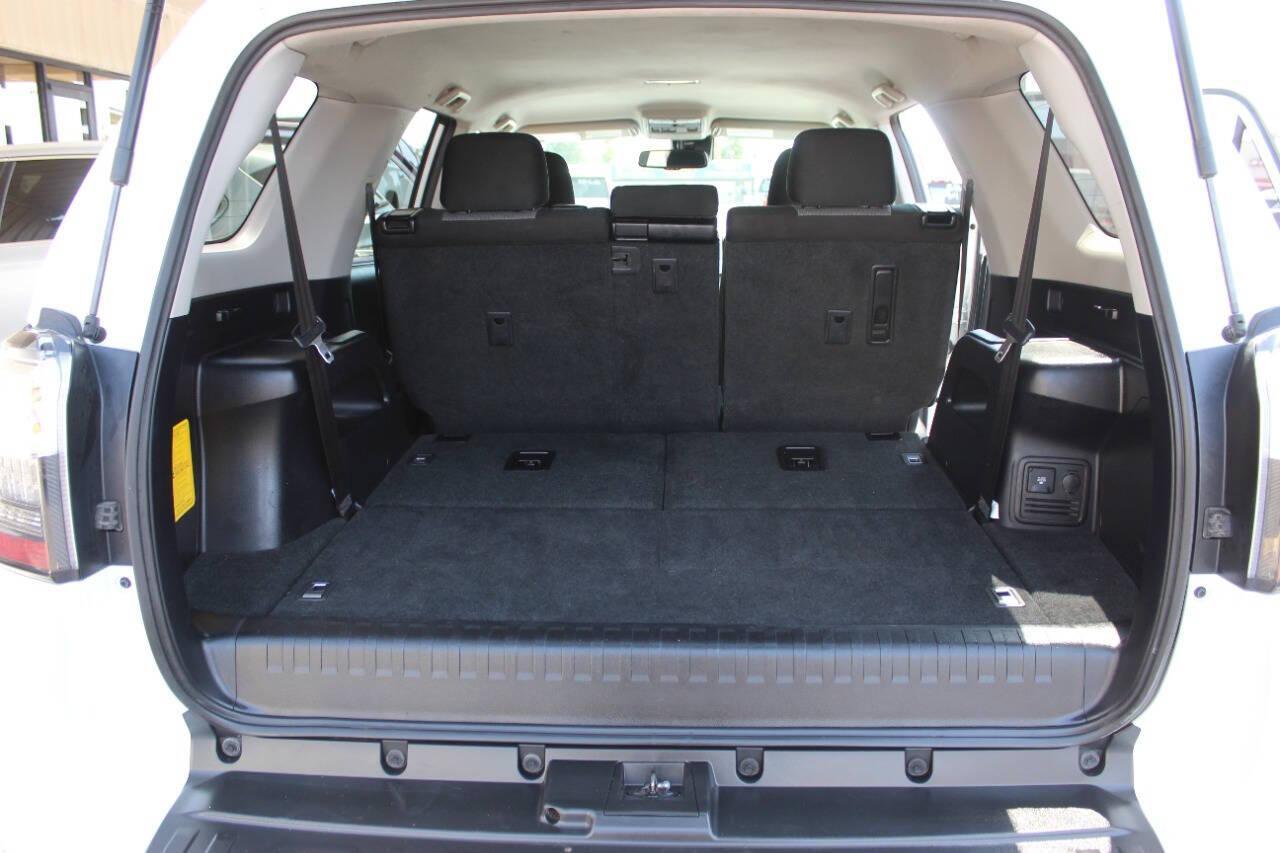 2021 White Toyota 4Runner SR5 4WD (JTEMU5JR9M5) with an 4.0L V6 DOHC 24V engine, 5A transmission, located at 4301 NW 39th , Oklahoma City, OK, 73112, (405) 949-5600, 35.512135, -97.598671 - NO DRIVERS LICENCE -NO FULL COVERAGE INSURANCE - NO CREDIT CHECK. COME ON OVER TO SUPERSPORTS, TAKE A LOOK AND TEST DRIVE. PLEASE GIVE US A CALL AT (405) 949-5600. NO LICENCIA DE CONDUCIR - NO SEGURO DE COBERTURA TOTAL - NO VERIFICACION DE CREDITO. VISITENOS EN SUPERSPORTS, MIRE NUESTRO - Photo#13