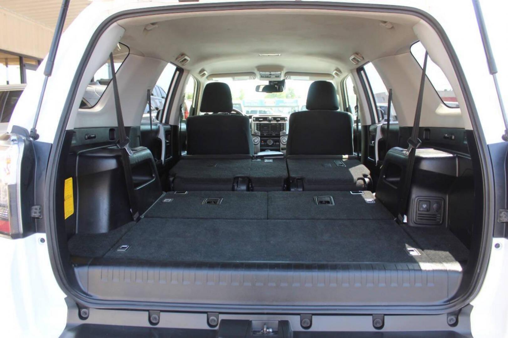 2021 White Toyota 4Runner SR5 4WD (JTEMU5JR9M5) with an 4.0L V6 DOHC 24V engine, 5A transmission, located at 4301 NW 39th , Oklahoma City, OK, 73112, (405) 949-5600, 35.512135, -97.598671 - NO DRIVERS LICENCE NO-FULL COVERAGE INSURANCE-NO CREDIT CHECK. COME ON OVER TO SUPERSPORTS AND TAKE A LOOK AND TEST DRIVE. PLEASE GIVE US A CALL AT (405) 949-5600. NO LICENSIA DE MANEJAR- NO SEGURO DE COBERTURA TOTAL- NO VERIFICACCION DE CREDITO. POR FAVOR VENGAN A SUPERSPORTS, ECHE UN - Photo#15