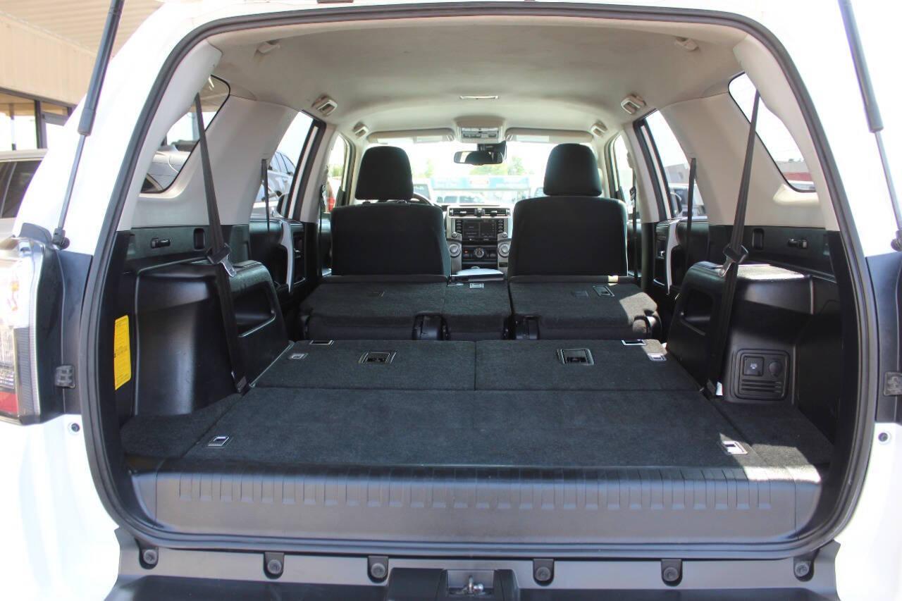 2021 White Toyota 4Runner SR5 4WD (JTEMU5JR9M5) with an 4.0L V6 DOHC 24V engine, 5A transmission, located at 4301 NW 39th , Oklahoma City, OK, 73112, (405) 949-5600, 35.512135, -97.598671 - NO DRIVERS LICENCE -NO FULL COVERAGE INSURANCE - NO CREDIT CHECK. COME ON OVER TO SUPERSPORTS, TAKE A LOOK AND TEST DRIVE. PLEASE GIVE US A CALL AT (405) 949-5600. NO LICENCIA DE CONDUCIR - NO SEGURO DE COBERTURA TOTAL - NO VERIFICACION DE CREDITO. VISITENOS EN SUPERSPORTS, MIRE NUESTRO - Photo#14