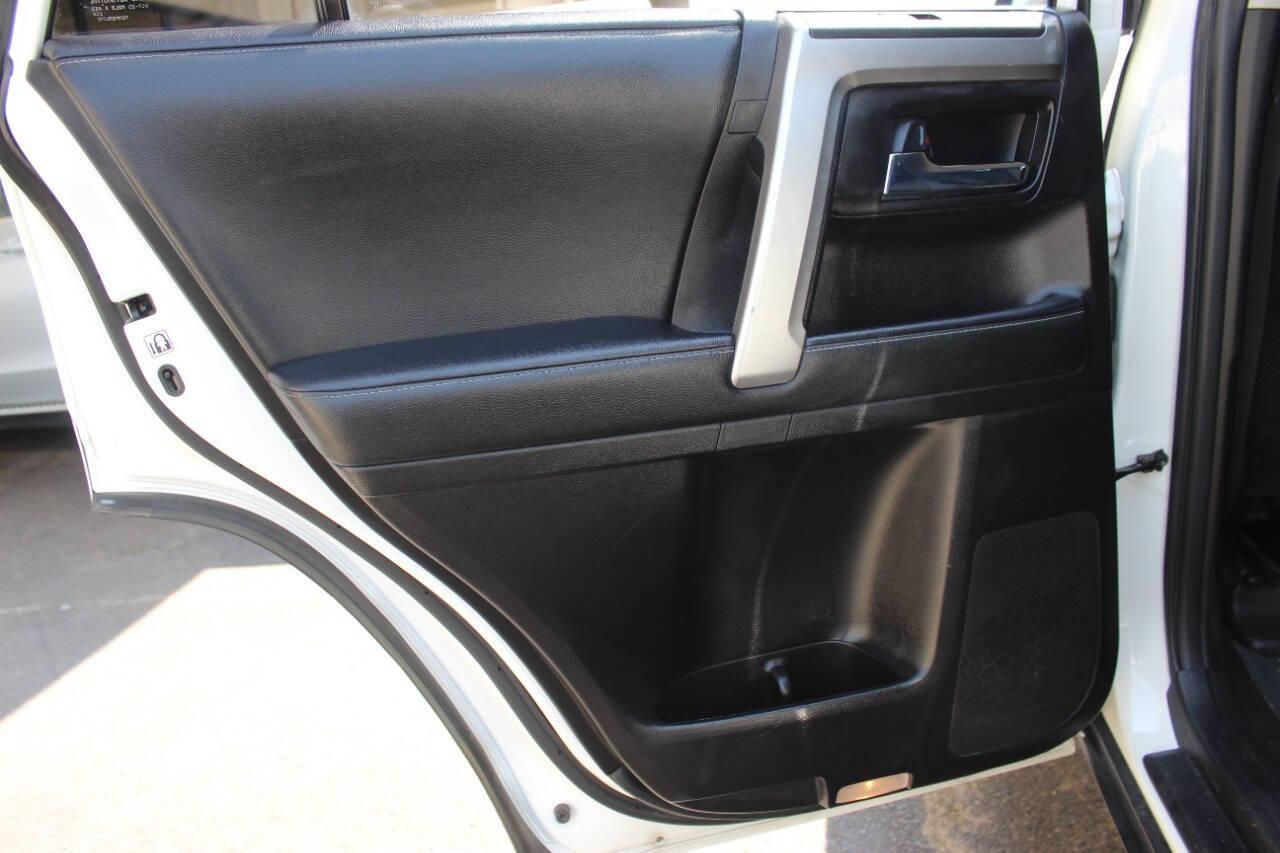 2021 White Toyota 4Runner SR5 4WD (JTEMU5JR9M5) with an 4.0L V6 DOHC 24V engine, 5A transmission, located at 4301 NW 39th , Oklahoma City, OK, 73112, (405) 949-5600, 35.512135, -97.598671 - NO DRIVERS LICENCE -NO FULL COVERAGE INSURANCE - NO CREDIT CHECK. COME ON OVER TO SUPERSPORTS, TAKE A LOOK AND TEST DRIVE. PLEASE GIVE US A CALL AT (405) 949-5600. NO LICENCIA DE CONDUCIR - NO SEGURO DE COBERTURA TOTAL - NO VERIFICACION DE CREDITO. VISITENOS EN SUPERSPORTS, MIRE NUESTRO - Photo#16