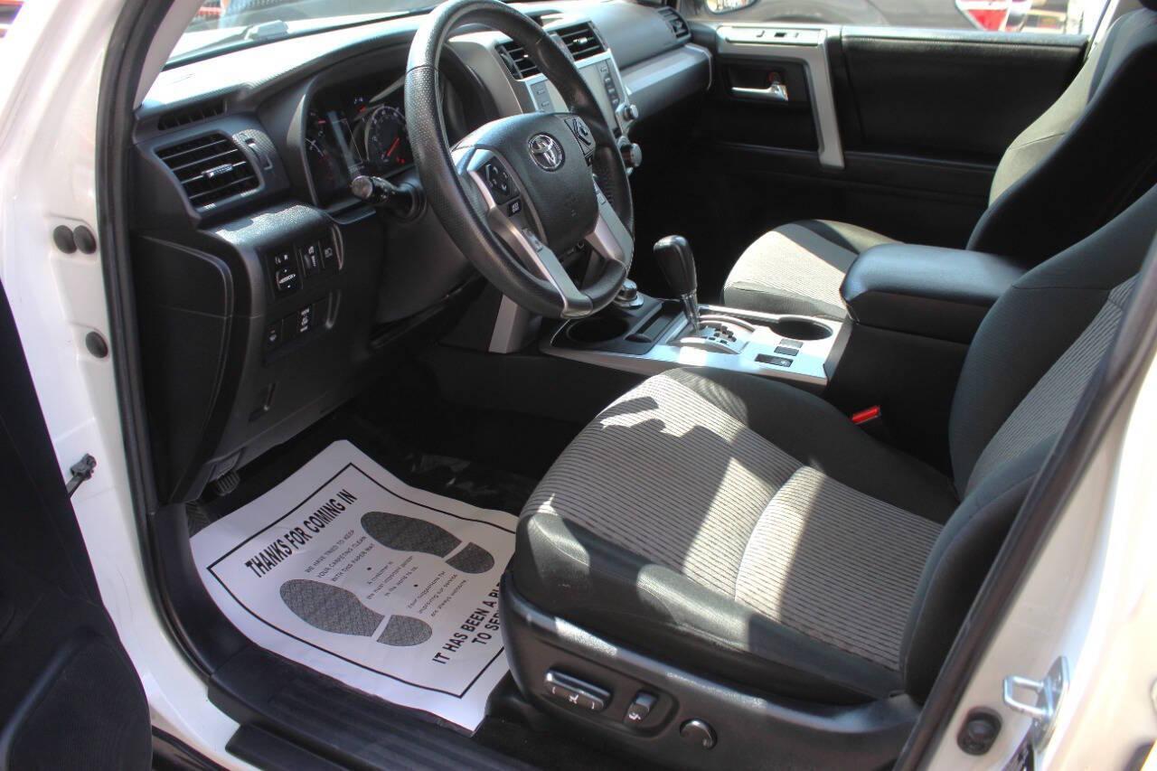 2021 White Toyota 4Runner SR5 4WD (JTEMU5JR9M5) with an 4.0L V6 DOHC 24V engine, 5A transmission, located at 4301 NW 39th , Oklahoma City, OK, 73112, (405) 949-5600, 35.512135, -97.598671 - NO DRIVERS LICENCE -NO FULL COVERAGE INSURANCE - NO CREDIT CHECK. COME ON OVER TO SUPERSPORTS, TAKE A LOOK AND TEST DRIVE. PLEASE GIVE US A CALL AT (405) 949-5600. NO LICENCIA DE CONDUCIR - NO SEGURO DE COBERTURA TOTAL - NO VERIFICACION DE CREDITO. VISITENOS EN SUPERSPORTS, MIRE NUESTRO - Photo#17