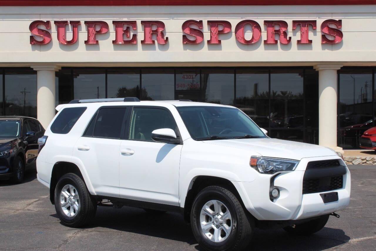 2021 White Toyota 4Runner SR5 4WD (JTEMU5JR9M5) with an 4.0L V6 DOHC 24V engine, 5A transmission, located at 4301 NW 39th , Oklahoma City, OK, 73112, (405) 949-5600, 35.512135, -97.598671 - NO DRIVERS LICENCE -NO FULL COVERAGE INSURANCE - NO CREDIT CHECK. COME ON OVER TO SUPERSPORTS, TAKE A LOOK AND TEST DRIVE. PLEASE GIVE US A CALL AT (405) 949-5600. NO LICENCIA DE CONDUCIR - NO SEGURO DE COBERTURA TOTAL - NO VERIFICACION DE CREDITO. VISITENOS EN SUPERSPORTS, MIRE NUESTRO - Photo#0