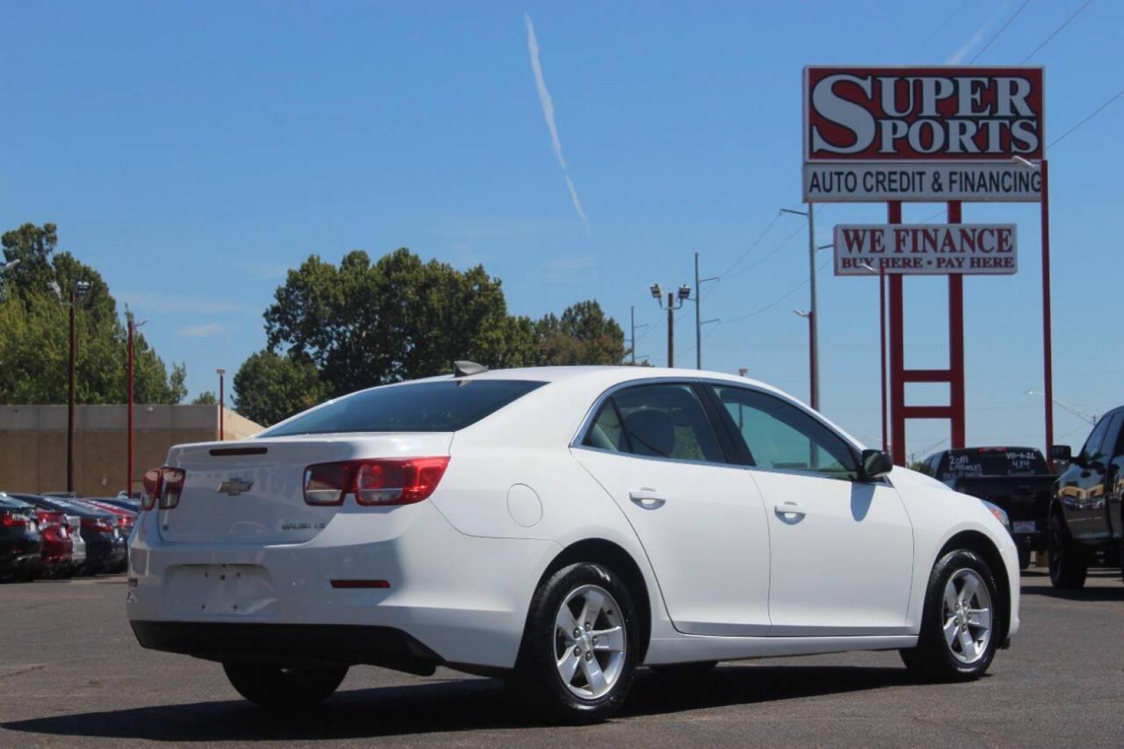 2016 White Chevrolet Malibu Limited FL (1G11A5SA3GU) with an 2.5L L4 DOHC 16V engine, 6A transmission, located at 4301 NW 39th , Oklahoma City, OK, 73112, (405) 949-5600, 35.512135, -97.598671 - NO DRIVERS LICENCE NO-FULL COVERAGE INSURANCE-NO CREDIT CHECK. COME ON OVER TO SUPERSPORTS AND TAKE A LOOK AND TEST DRIVE. PLEASE GIVE US A CALL AT (405) 949-5600. NO LICENSIA DE MANEJAR- NO SEGURO DE COBERTURA TOTAL- NO VERIFICACCION DE CREDITO. POR FAVOR VENGAN A SUPERSPORTS, ECHE UN - Photo#4