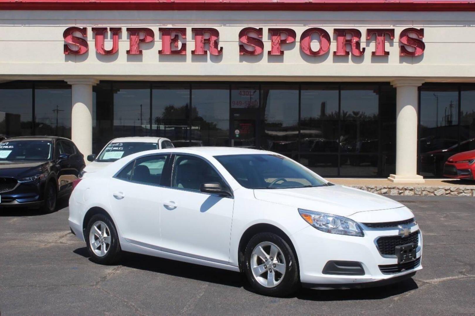 2016 White Chevrolet Malibu Limited FL (1G11A5SA3GU) with an 2.5L L4 DOHC 16V engine, 6A transmission, located at 4301 NW 39th , Oklahoma City, OK, 73112, (405) 949-5600, 35.512135, -97.598671 - NO DRIVERS LICENCE -NO FULL COVERAGE INSURANCE - NO CREDIT CHECK. COME ON OVER TO SUPERSPORTS, TAKE A LOOK AND TEST DRIVE. PLEASE GIVE US A CALL AT (405) 949-5600. NO LICENCIA DE CONDUCIR - NO SEGURO DE COBERTURA TOTAL - NO VERIFICACION DE CREDITO. VISITENOS EN SUPERSPORTS, MIRE NUESTRO - Photo#2
