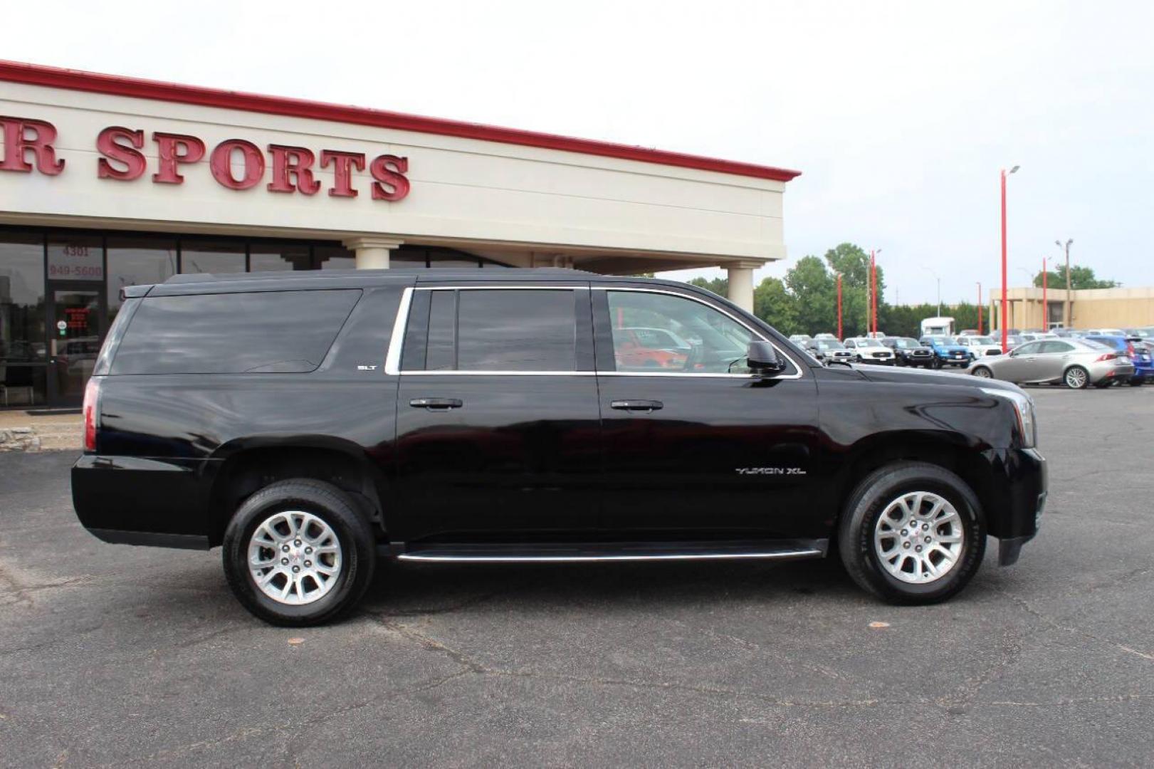 2019 Black GMC Yukon XL SLT 4WD (1GKS2GKCXKR) with an 5.3L V8 OHV 16V engine, 6A transmission, located at 4301 NW 39th , Oklahoma City, OK, 73112, (405) 949-5600, 35.512135, -97.598671 - NO DRIVERS LICENCE -NO FULL COVERAGE INSURANCE - NO CREDIT CHECK. COME ON OVER TO SUPERSPORTS, TAKE A LOOK AND TEST DRIVE. PLEASE GIVE US A CALL AT (405) 949-5600. NO LICENCIA DE CONDUCIR - NO SEGURO DE COBERTURA TOTAL - NO VERIFICACION DE CREDITO. VISITENOS EN SUPERSPORTS, MIRE NUESTRO - Photo#3