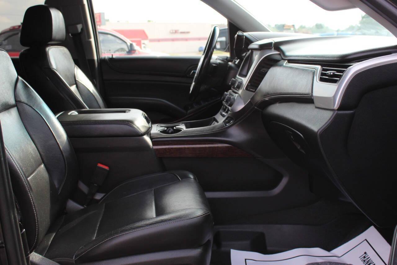 2019 Black GMC Yukon XL SLT 4WD (1GKS2GKCXKR) with an 5.3L V8 OHV 16V engine, 6A transmission, located at 4301 NW 39th , Oklahoma City, OK, 73112, (405) 949-5600, 35.512135, -97.598671 - NO DRIVERS LICENCE -NO FULL COVERAGE INSURANCE - NO CREDIT CHECK. COME ON OVER TO SUPERSPORTS, TAKE A LOOK AND TEST DRIVE. PLEASE GIVE US A CALL AT (405) 949-5600. NO LICENCIA DE CONDUCIR - NO SEGURO DE COBERTURA TOTAL - NO VERIFICACION DE CREDITO. VISITENOS EN SUPERSPORTS, MIRE NUESTRO - Photo#8