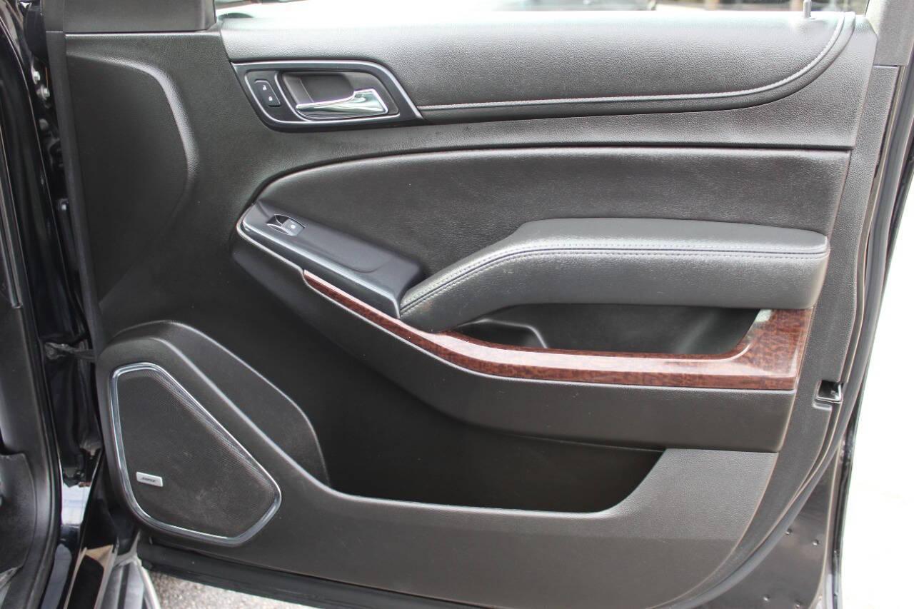 2019 Black GMC Yukon XL SLT 4WD (1GKS2GKCXKR) with an 5.3L V8 OHV 16V engine, 6A transmission, located at 4301 NW 39th , Oklahoma City, OK, 73112, (405) 949-5600, 35.512135, -97.598671 - NO DRIVERS LICENCE -NO FULL COVERAGE INSURANCE - NO CREDIT CHECK. COME ON OVER TO SUPERSPORTS, TAKE A LOOK AND TEST DRIVE. PLEASE GIVE US A CALL AT (405) 949-5600. NO LICENCIA DE CONDUCIR - NO SEGURO DE COBERTURA TOTAL - NO VERIFICACION DE CREDITO. VISITENOS EN SUPERSPORTS, MIRE NUESTRO - Photo#9