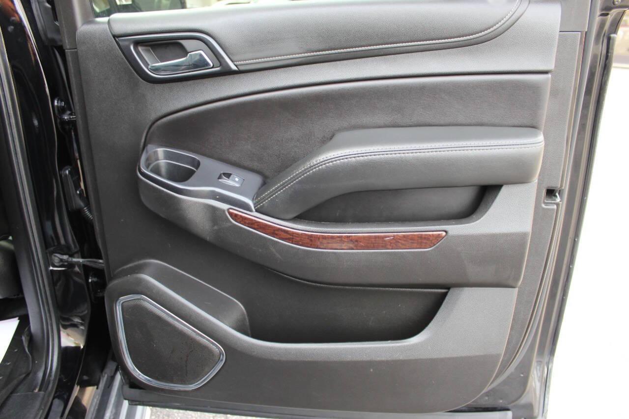 2019 Black GMC Yukon XL SLT 4WD (1GKS2GKCXKR) with an 5.3L V8 OHV 16V engine, 6A transmission, located at 4301 NW 39th , Oklahoma City, OK, 73112, (405) 949-5600, 35.512135, -97.598671 - NO DRIVERS LICENCE -NO FULL COVERAGE INSURANCE - NO CREDIT CHECK. COME ON OVER TO SUPERSPORTS, TAKE A LOOK AND TEST DRIVE. PLEASE GIVE US A CALL AT (405) 949-5600. NO LICENCIA DE CONDUCIR - NO SEGURO DE COBERTURA TOTAL - NO VERIFICACION DE CREDITO. VISITENOS EN SUPERSPORTS, MIRE NUESTRO - Photo#11