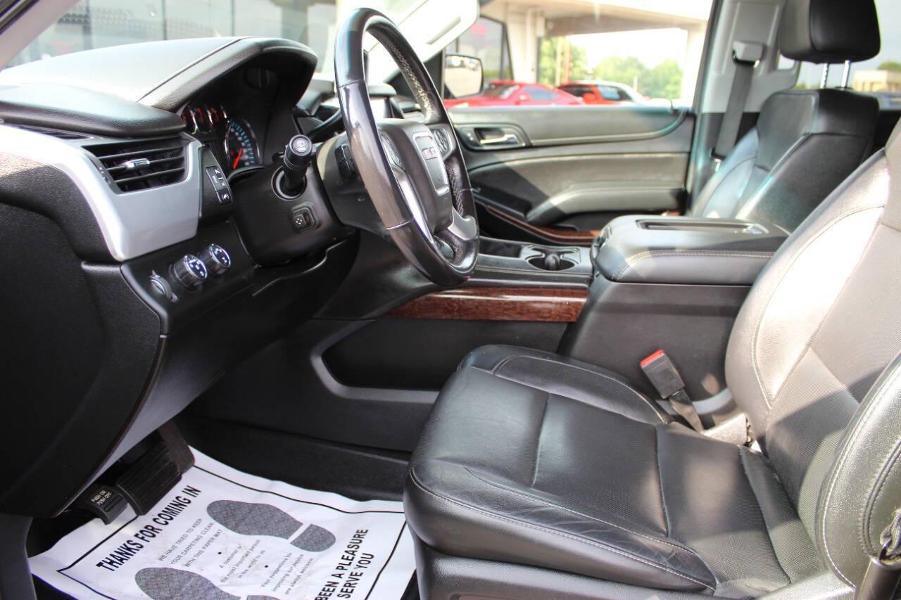 2019 Black GMC Yukon XL SLT 4WD (1GKS2GKCXKR) with an 5.3L V8 OHV 16V engine, 6A transmission, located at 4301 NW 39th , Oklahoma City, OK, 73112, (405) 949-5600, 35.512135, -97.598671 - NO DRIVERS LICENCE -NO FULL COVERAGE INSURANCE - NO CREDIT CHECK. COME ON OVER TO SUPERSPORTS, TAKE A LOOK AND TEST DRIVE. PLEASE GIVE US A CALL AT (405) 949-5600. NO LICENCIA DE CONDUCIR - NO SEGURO DE COBERTURA TOTAL - NO VERIFICACION DE CREDITO. VISITENOS EN SUPERSPORTS, MIRE NUESTRO - Photo#16