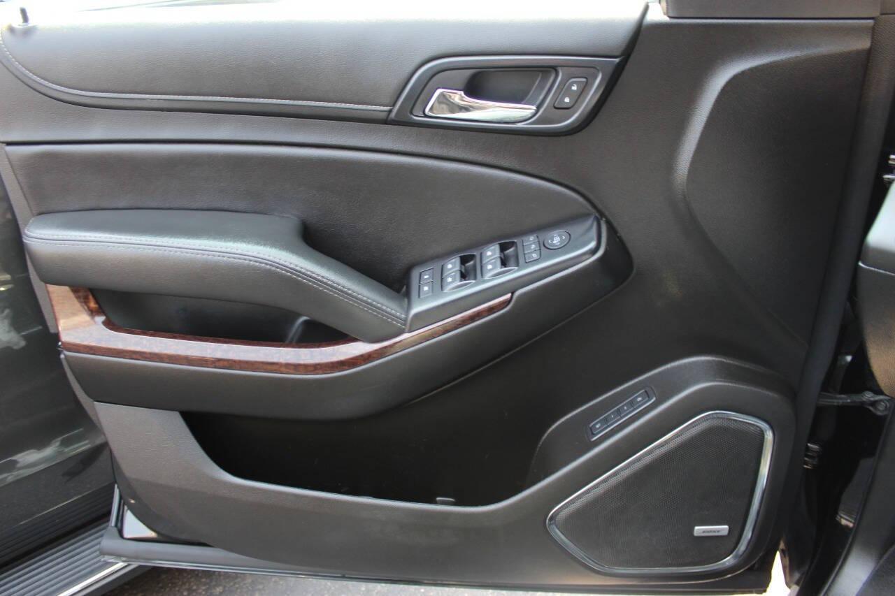 2019 Black GMC Yukon XL SLT 4WD (1GKS2GKCXKR) with an 5.3L V8 OHV 16V engine, 6A transmission, located at 4301 NW 39th , Oklahoma City, OK, 73112, (405) 949-5600, 35.512135, -97.598671 - NO DRIVERS LICENCE -NO FULL COVERAGE INSURANCE - NO CREDIT CHECK. COME ON OVER TO SUPERSPORTS, TAKE A LOOK AND TEST DRIVE. PLEASE GIVE US A CALL AT (405) 949-5600. NO LICENCIA DE CONDUCIR - NO SEGURO DE COBERTURA TOTAL - NO VERIFICACION DE CREDITO. VISITENOS EN SUPERSPORTS, MIRE NUESTRO - Photo#17