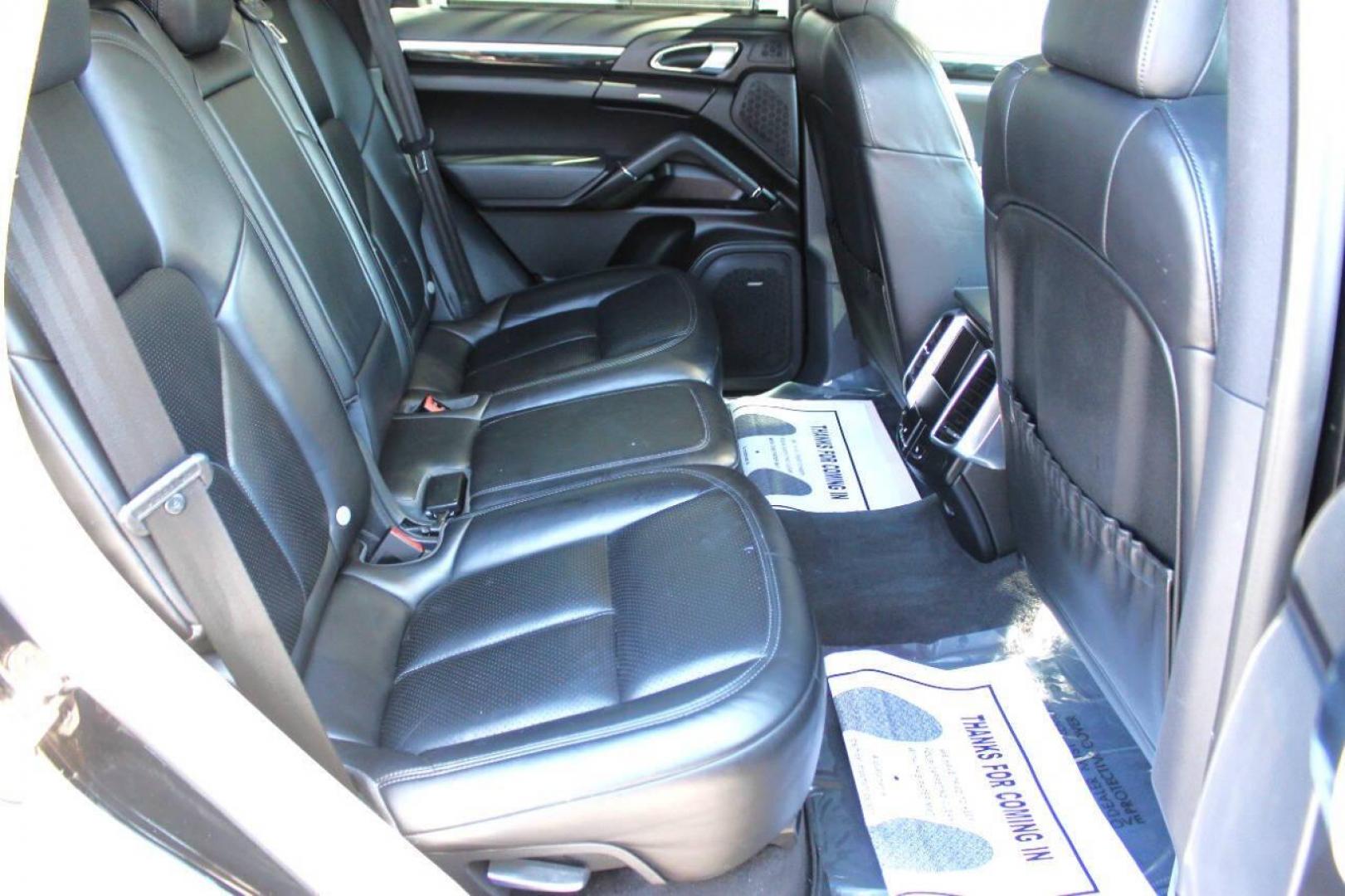 2017 Black Porsche Cayenne Base (WP1AA2A27HK) with an 3.6L V6 3.6L V6 engine, Automatic 8-Speed transmission, located at 4301 NW 39th , Oklahoma City, OK, 73112, (405) 949-5600, 35.512135, -97.598671 - Photo#10