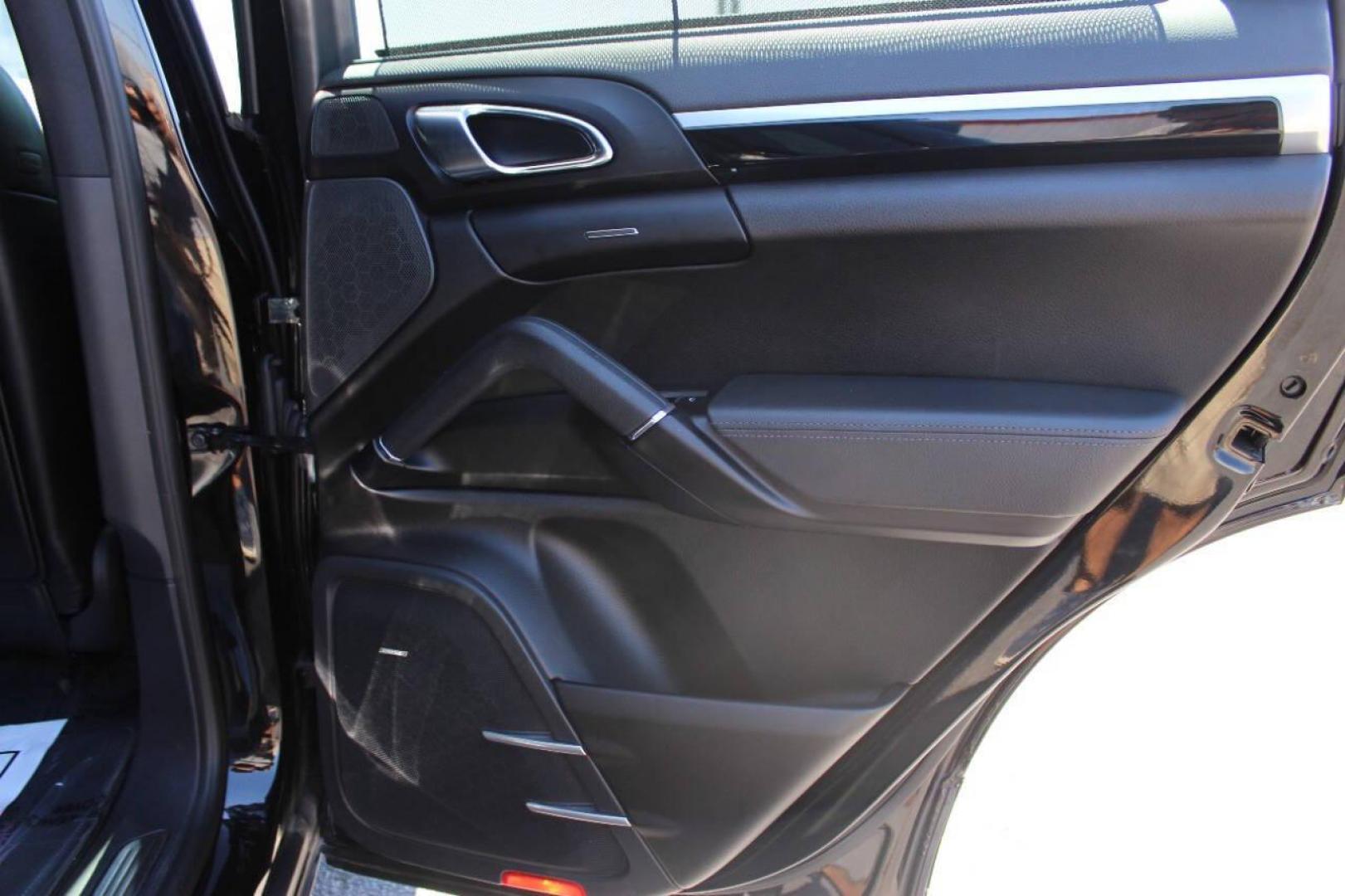 2017 Black Porsche Cayenne Base (WP1AA2A27HK) with an 3.6L V6 3.6L V6 engine, Automatic 8-Speed transmission, located at 4301 NW 39th , Oklahoma City, OK, 73112, (405) 949-5600, 35.512135, -97.598671 - Photo#11