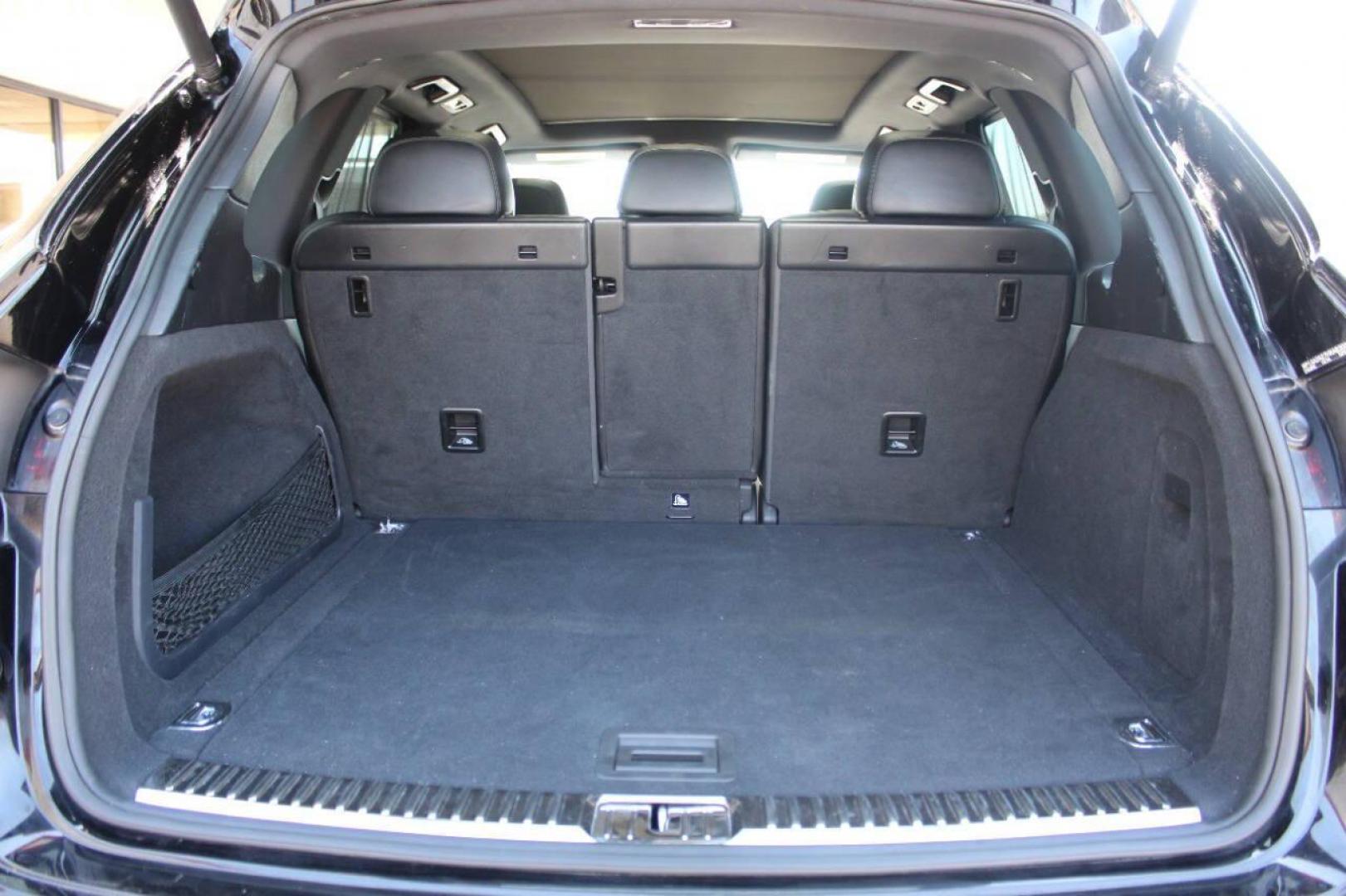 2017 Black Porsche Cayenne Base (WP1AA2A27HK) with an 3.6L V6 DOHC 24V engine, 6A transmission, located at 4301 NW 39th , Oklahoma City, OK, 73112, (405) 949-5600, 35.512135, -97.598671 - NO DRIVERS LICENCE NO-FULL COVERAGE INSURANCE-NO CREDIT CHECK. COME ON OVER TO SUPERSPORTS AND TAKE A LOOK AND TEST DRIVE. PLEASE GIVE US A CALL AT (405) 949-5600. NO LICENSIA DE MANEJAR- NO SEGURO DE COBERTURA TOTAL- NO VERIFICACCION DE CREDITO. POR FAVOR VENGAN A SUPERSPORTS, ECHE UN - Photo#14
