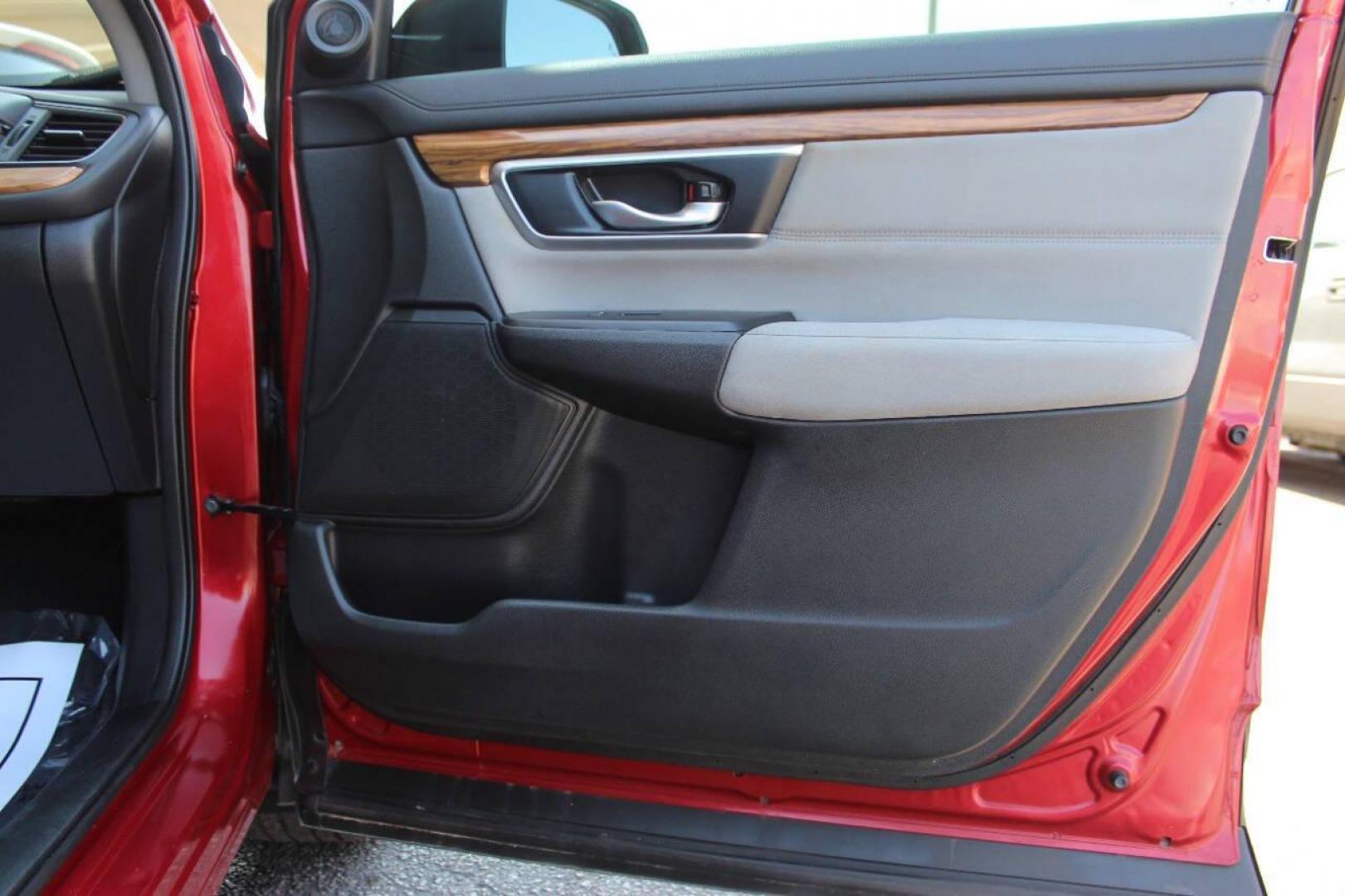 2021 Red Honda CR-V EX AWD (2HKRW2H59MH) with an 1.5L I4 Turbocharger 1.5L I4 engine, CVT transmission, located at 4301 NW 39th , Oklahoma City, OK, 73112, (405) 949-5600, 35.512135, -97.598671 - NO DRIVERS LICENCE -NO FULL COVERAGE INSURANCE - NO CREDIT CHECK. COME ON OVER TO SUPERSPORTS, TAKE A LOOK AND TEST DRIVE. PLEASE GIVE US A CALL AT (405) 949-5600. NO LICENCIA DE CONDUCIR - NO SEGURO DE COBERTURA TOTAL - NO VERIFICACION DE CREDITO. VISITENOS EN SUPERSPORTS, MIRE NUESTRO - Photo#9