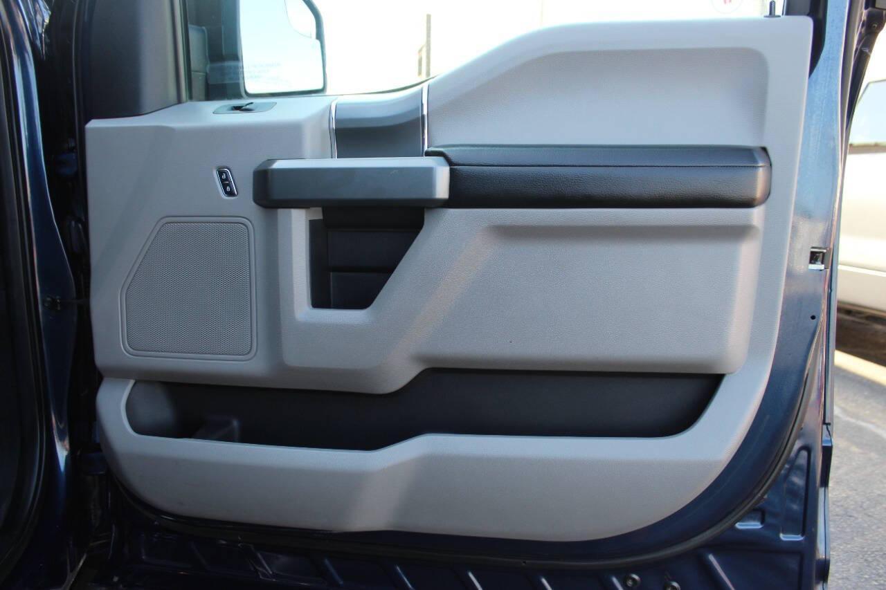 2018 Blue Ford F-150 XLT SuperCrew 5.5-ft. Bed 4WD (1FTEW1EG7JF) with an 3.5L V6 TURBO engine, 6A transmission, located at 4301 NW 39th , Oklahoma City, OK, 73112, (405) 949-5600, 35.512135, -97.598671 - NO DRIVERS LICENCE -NO FULL COVERAGE INSURANCE - NO CREDIT CHECK. COME ON OVER TO SUPERSPORTS, TAKE A LOOK AND TEST DRIVE. PLEASE GIVE US A CALL AT (405) 949-5600. NO LICENCIA DE CONDUCIR - NO SEGURO DE COBERTURA TOTAL - NO VERIFICACION DE CREDITO. VISITENOS EN SUPERSPORTS, MIRE NUESTRO - Photo#9