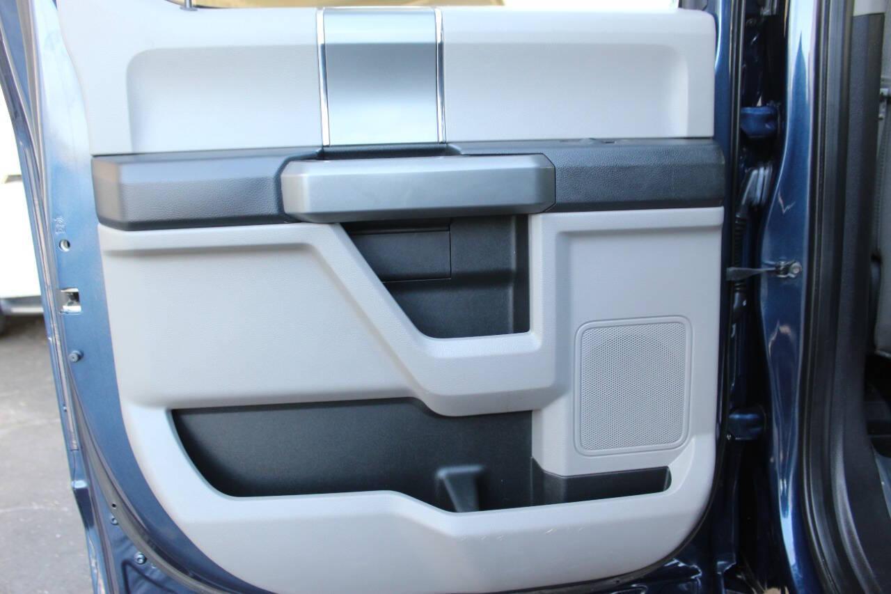 2018 Blue Ford F-150 XLT SuperCrew 5.5-ft. Bed 4WD (1FTEW1EG7JF) with an 3.5L V6 TURBO engine, 6A transmission, located at 4301 NW 39th , Oklahoma City, OK, 73112, (405) 949-5600, 35.512135, -97.598671 - NO DRIVERS LICENCE -NO FULL COVERAGE INSURANCE - NO CREDIT CHECK. COME ON OVER TO SUPERSPORTS, TAKE A LOOK AND TEST DRIVE. PLEASE GIVE US A CALL AT (405) 949-5600. NO LICENCIA DE CONDUCIR - NO SEGURO DE COBERTURA TOTAL - NO VERIFICACION DE CREDITO. VISITENOS EN SUPERSPORTS, MIRE NUESTRO - Photo#15