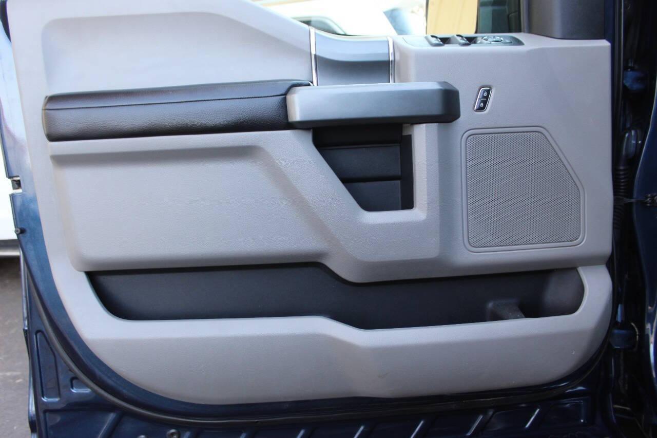 2018 Blue Ford F-150 XLT SuperCrew 5.5-ft. Bed 4WD (1FTEW1EG7JF) with an 3.5L V6 TURBO engine, 6A transmission, located at 4301 NW 39th , Oklahoma City, OK, 73112, (405) 949-5600, 35.512135, -97.598671 - NO DRIVERS LICENCE -NO FULL COVERAGE INSURANCE - NO CREDIT CHECK. COME ON OVER TO SUPERSPORTS, TAKE A LOOK AND TEST DRIVE. PLEASE GIVE US A CALL AT (405) 949-5600. NO LICENCIA DE CONDUCIR - NO SEGURO DE COBERTURA TOTAL - NO VERIFICACION DE CREDITO. VISITENOS EN SUPERSPORTS, MIRE NUESTRO - Photo#17