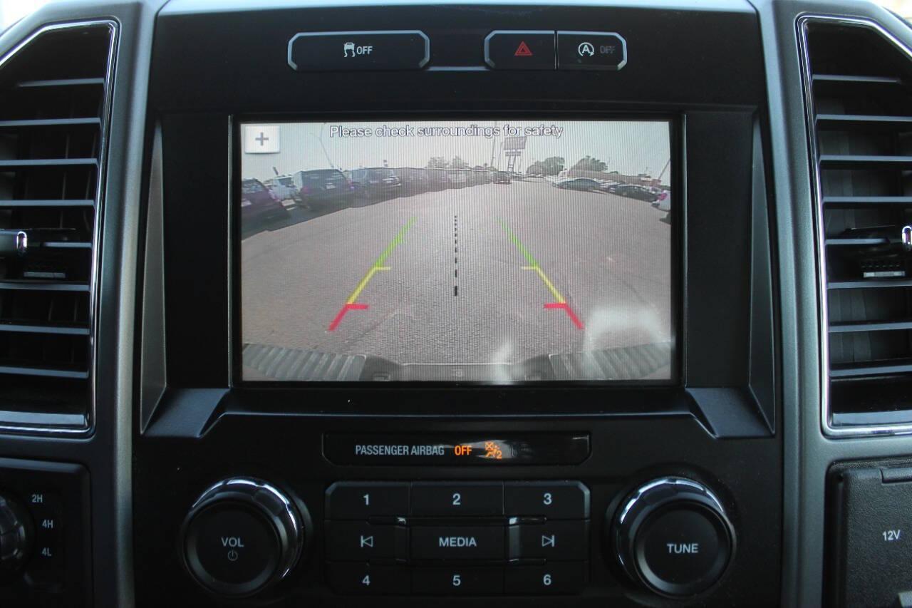 2018 Blue Ford F-150 XLT SuperCrew 5.5-ft. Bed 4WD (1FTEW1EG7JF) with an 3.5L V6 TURBO engine, 6A transmission, located at 4301 NW 39th , Oklahoma City, OK, 73112, (405) 949-5600, 35.512135, -97.598671 - NO DRIVERS LICENCE -NO FULL COVERAGE INSURANCE - NO CREDIT CHECK. COME ON OVER TO SUPERSPORTS, TAKE A LOOK AND TEST DRIVE. PLEASE GIVE US A CALL AT (405) 949-5600. NO LICENCIA DE CONDUCIR - NO SEGURO DE COBERTURA TOTAL - NO VERIFICACION DE CREDITO. VISITENOS EN SUPERSPORTS, MIRE NUESTRO - Photo#18