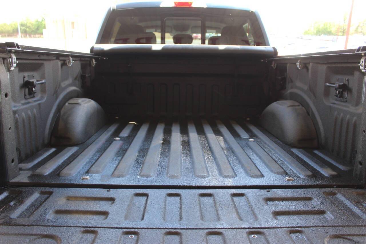 2018 Blue Ford F-150 XLT SuperCrew 5.5-ft. Bed 4WD (1FTEW1EG7JF) with an 3.5L V6 TURBO engine, 6A transmission, located at 4301 NW 39th , Oklahoma City, OK, 73112, (405) 949-5600, 35.512135, -97.598671 - NO DRIVERS LICENCE -NO FULL COVERAGE INSURANCE - NO CREDIT CHECK. COME ON OVER TO SUPERSPORTS, TAKE A LOOK AND TEST DRIVE. PLEASE GIVE US A CALL AT (405) 949-5600. NO LICENCIA DE CONDUCIR - NO SEGURO DE COBERTURA TOTAL - NO VERIFICACION DE CREDITO. VISITENOS EN SUPERSPORTS, MIRE NUESTRO - Photo#11