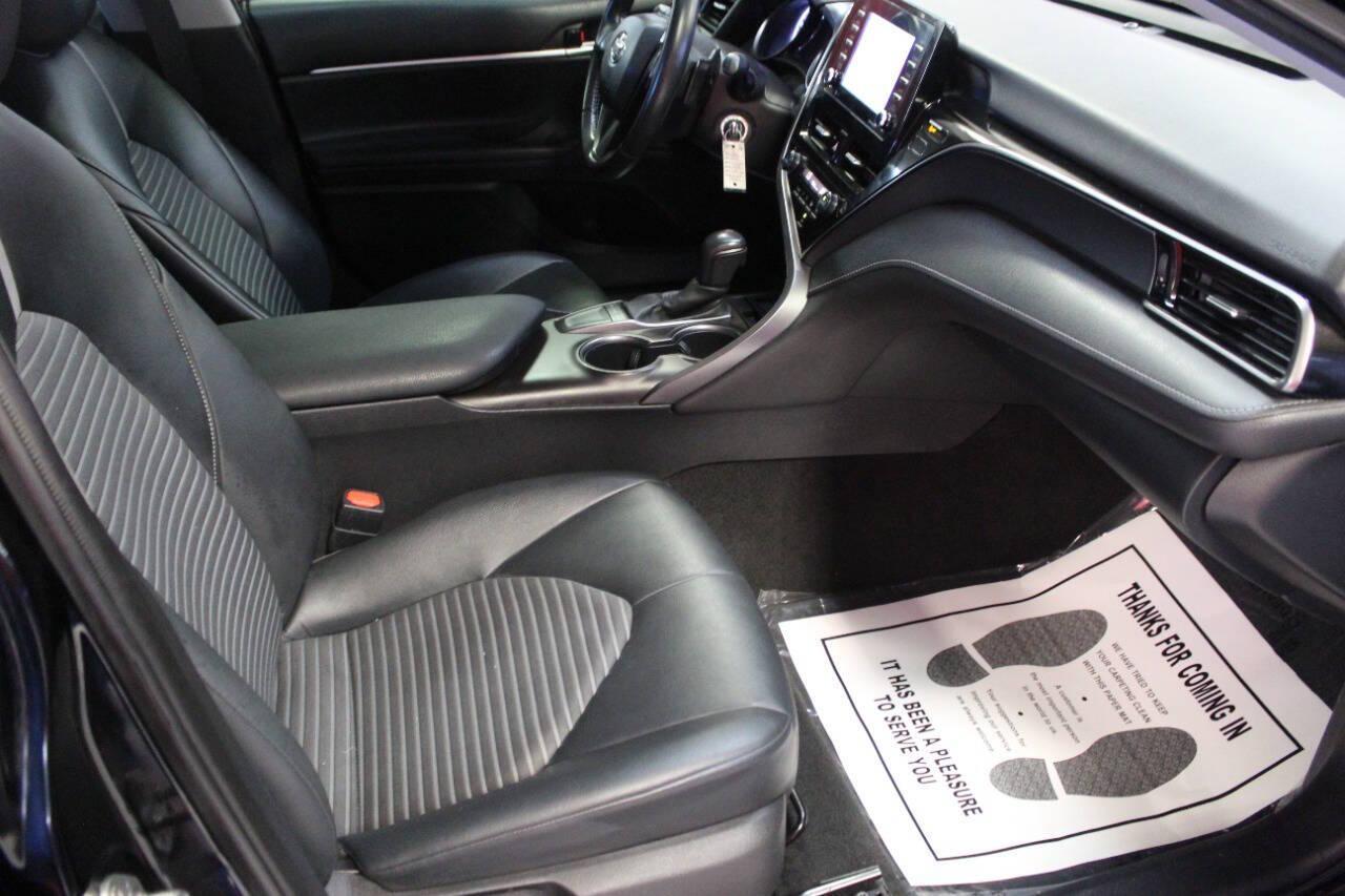 2022 Black Toyota Camry SE (4T1G11AK3NU) with an 2.5L I4 2.5L I4 engine, Automatic 8-Speed transmission, located at 4301 NW 39th , Oklahoma City, OK, 73112, (405) 949-5600, 35.512135, -97.598671 - NO DRIVERS LICENCE NO-FULL COVERAGE INSURANCE-NO CREDIT CHECK. COME ON OVER TO SUPERSPORTS AND TAKE A LOOK AND TEST DRIVE. PLEASE GIVE US A CALL AT (405) 949-5600. NO LICENSIA DE MANEJAR- NO SEGURO DE COBERTURA TOTAL- NO VERIFICACCION DE CREDITO. POR FAVOR VENGAN A SUPERSPORTS, ECHE UN - Photo#8