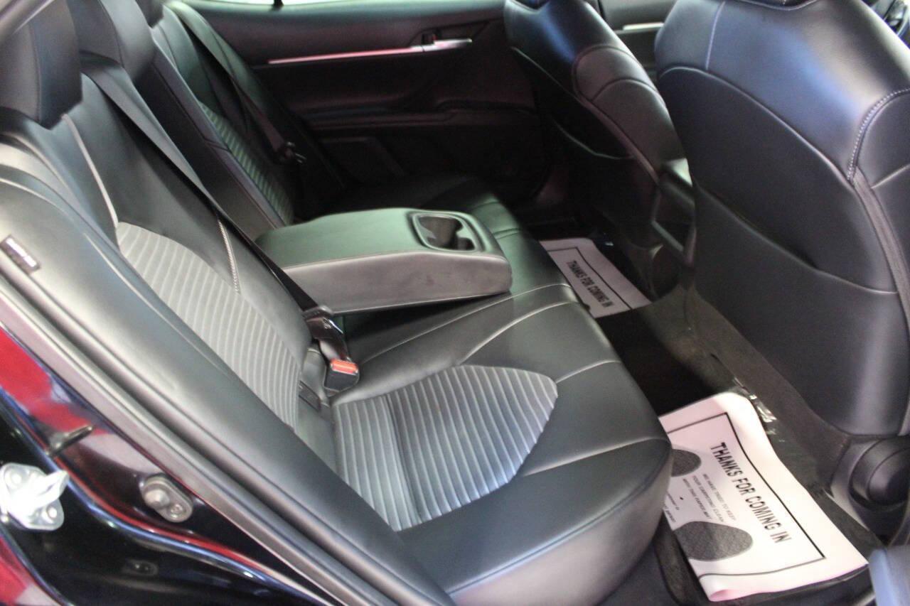 2022 Black Toyota Camry SE (4T1G11AK3NU) with an 2.5L I4 2.5L I4 engine, Automatic 8-Speed transmission, located at 4301 NW 39th , Oklahoma City, OK, 73112, (405) 949-5600, 35.512135, -97.598671 - NO DRIVERS LICENCE NO-FULL COVERAGE INSURANCE-NO CREDIT CHECK. COME ON OVER TO SUPERSPORTS AND TAKE A LOOK AND TEST DRIVE. PLEASE GIVE US A CALL AT (405) 949-5600. NO LICENSIA DE MANEJAR- NO SEGURO DE COBERTURA TOTAL- NO VERIFICACCION DE CREDITO. POR FAVOR VENGAN A SUPERSPORTS, ECHE UN - Photo#10