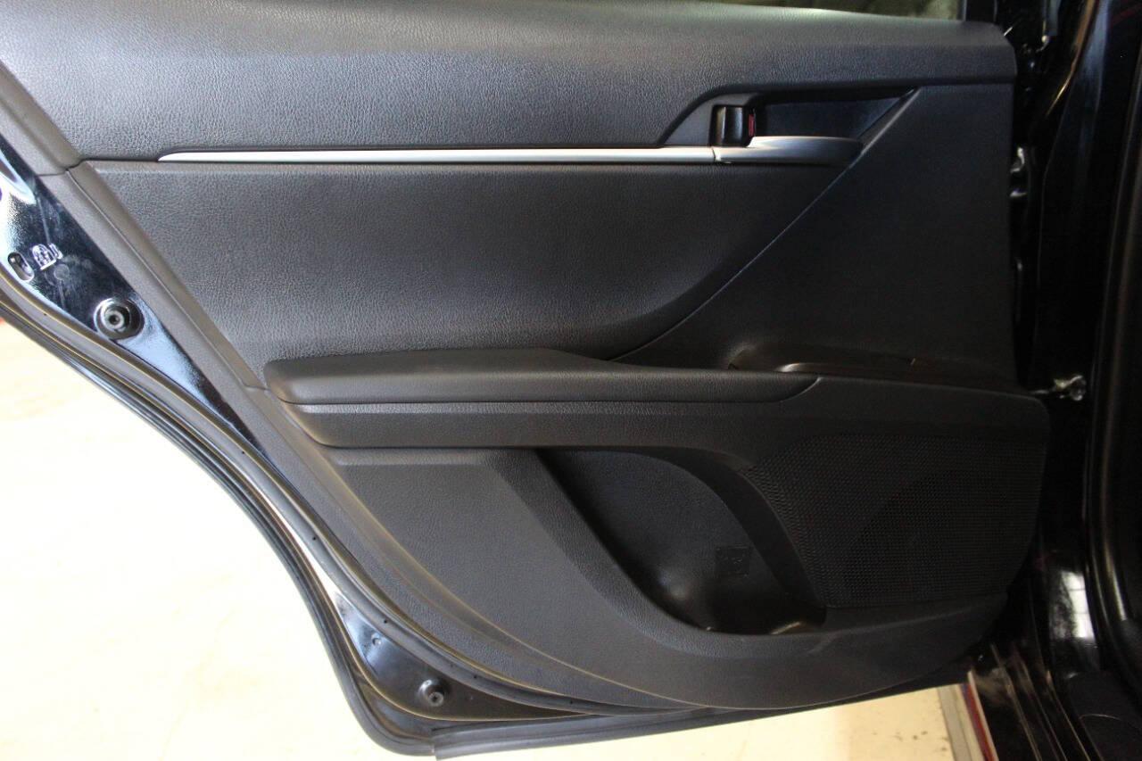2022 Black Toyota Camry SE (4T1G11AK3NU) with an 2.5L I4 2.5L I4 engine, Automatic 8-Speed transmission, located at 4301 NW 39th , Oklahoma City, OK, 73112, (405) 949-5600, 35.512135, -97.598671 - NO DRIVERS LICENCE NO-FULL COVERAGE INSURANCE-NO CREDIT CHECK. COME ON OVER TO SUPERSPORTS AND TAKE A LOOK AND TEST DRIVE. PLEASE GIVE US A CALL AT (405) 949-5600. NO LICENSIA DE MANEJAR- NO SEGURO DE COBERTURA TOTAL- NO VERIFICACCION DE CREDITO. POR FAVOR VENGAN A SUPERSPORTS, ECHE UN - Photo#14