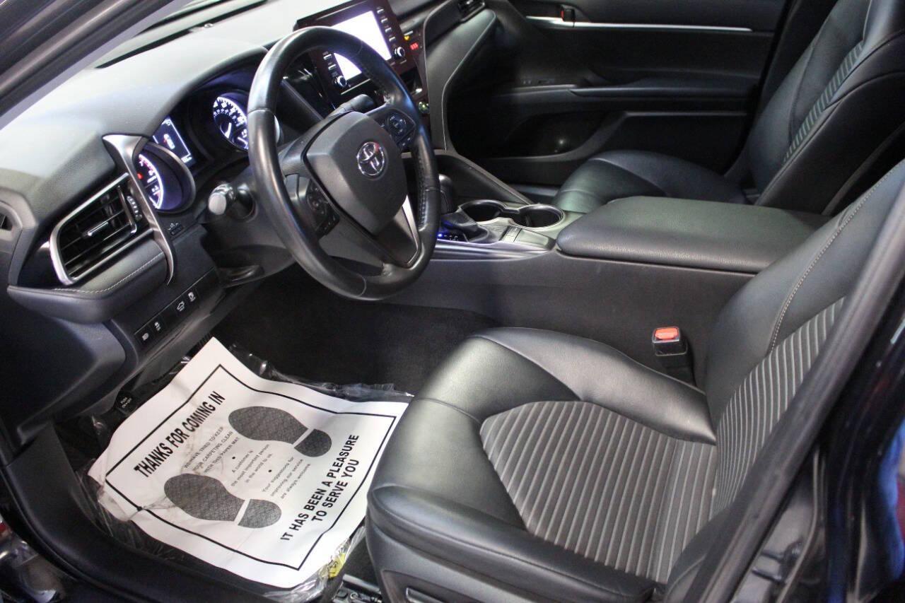 2022 Black Toyota Camry SE (4T1G11AK3NU) with an 2.5L I4 2.5L I4 engine, Automatic 8-Speed transmission, located at 4301 NW 39th , Oklahoma City, OK, 73112, (405) 949-5600, 35.512135, -97.598671 - NO DRIVERS LICENCE NO-FULL COVERAGE INSURANCE-NO CREDIT CHECK. COME ON OVER TO SUPERSPORTS AND TAKE A LOOK AND TEST DRIVE. PLEASE GIVE US A CALL AT (405) 949-5600. NO LICENSIA DE MANEJAR- NO SEGURO DE COBERTURA TOTAL- NO VERIFICACCION DE CREDITO. POR FAVOR VENGAN A SUPERSPORTS, ECHE UN - Photo#15