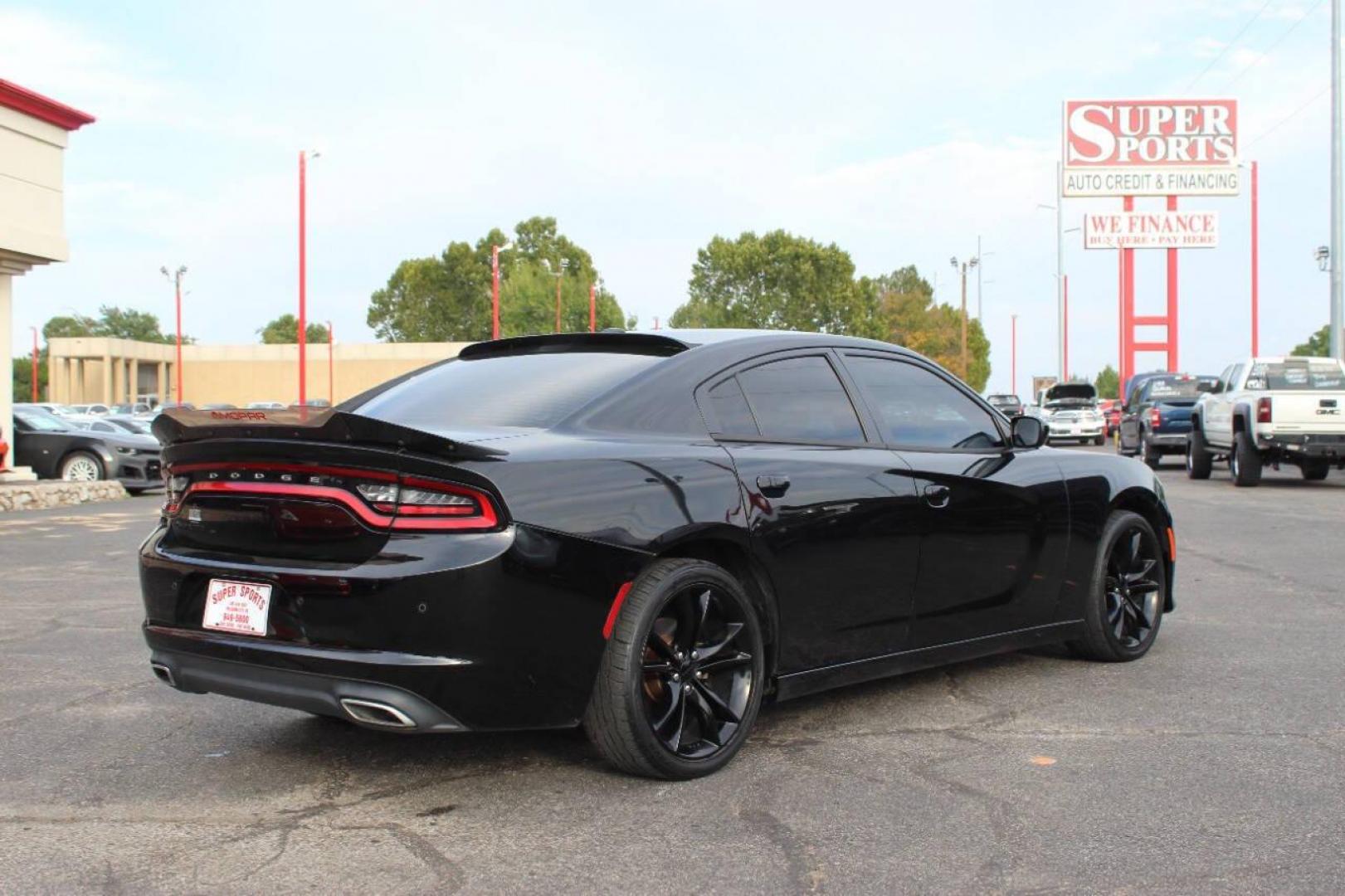 2016 Black Dodge Charger SE (2C3CDXBG0GH) with an 3.6L V6 DOHC 24V engine, 8A transmission, located at 4301 NW 39th , Oklahoma City, OK, 73112, (405) 949-5600, 35.512135, -97.598671 - NO DRIVERS LICENCE -NO FULL COVERAGE INSURANCE - NO CREDIT CHECK. COME ON OVER TO SUPERSPORTS, TAKE A LOOK AND TEST DRIVE. PLEASE GIVE US A CALL AT (405) 949-5600. NO LICENCIA DE CONDUCIR - NO SEGURO DE COBERTURA TOTAL - NO VERIFICACION DE CREDITO. VISITENOS EN SUPERSPORTS, MIRE NUESTRO - Photo#3