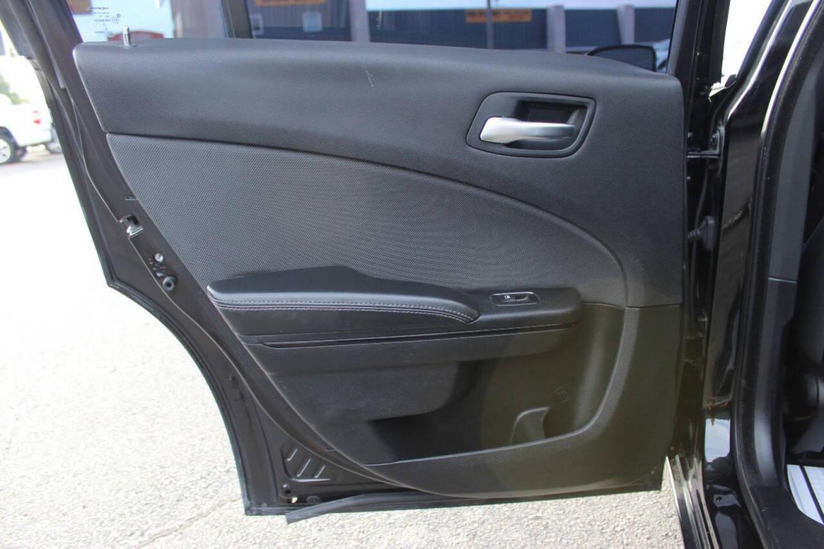 2016 Black Dodge Charger SE (2C3CDXBG0GH) with an 3.6L V6 DOHC 24V engine, 8A transmission, located at 4301 NW 39th , Oklahoma City, OK, 73112, (405) 949-5600, 35.512135, -97.598671 - NO DRIVERS LICENCE -NO FULL COVERAGE INSURANCE - NO CREDIT CHECK. COME ON OVER TO SUPERSPORTS, TAKE A LOOK AND TEST DRIVE. PLEASE GIVE US A CALL AT (405) 949-5600. NO LICENCIA DE CONDUCIR - NO SEGURO DE COBERTURA TOTAL - NO VERIFICACION DE CREDITO. VISITENOS EN SUPERSPORTS, MIRE NUESTRO - Photo#14