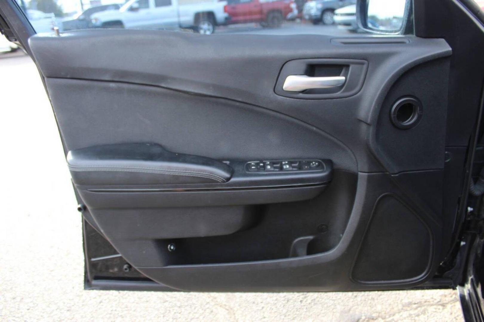 2016 Black Dodge Charger SE (2C3CDXBG0GH) with an 3.6L V6 DOHC 24V engine, 8A transmission, located at 4301 NW 39th , Oklahoma City, OK, 73112, (405) 949-5600, 35.512135, -97.598671 - NO DRIVERS LICENCE -NO FULL COVERAGE INSURANCE - NO CREDIT CHECK. COME ON OVER TO SUPERSPORTS, TAKE A LOOK AND TEST DRIVE. PLEASE GIVE US A CALL AT (405) 949-5600. NO LICENCIA DE CONDUCIR - NO SEGURO DE COBERTURA TOTAL - NO VERIFICACION DE CREDITO. VISITENOS EN SUPERSPORTS, MIRE NUESTRO - Photo#16