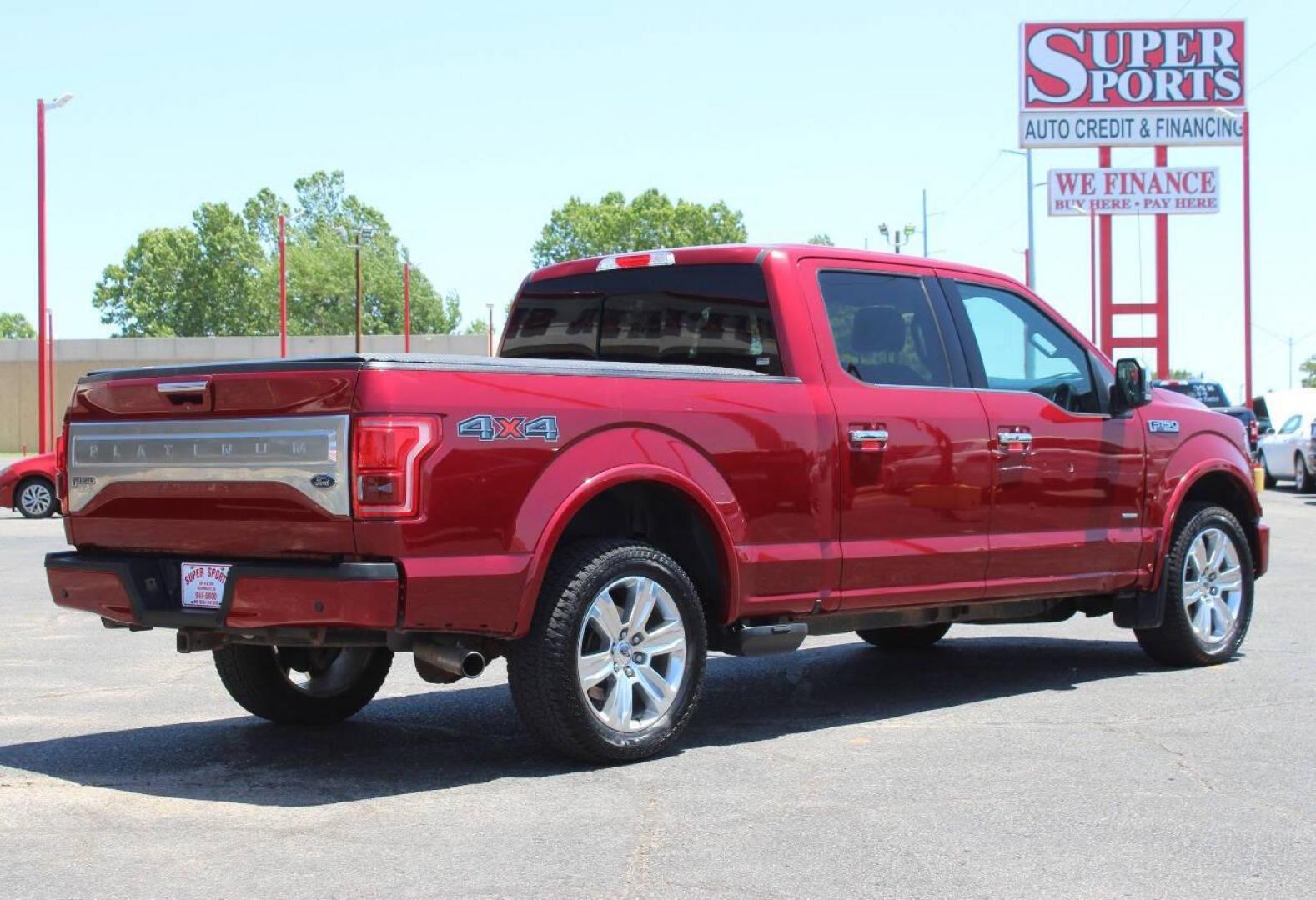 2015 Red Ford F-150 XL SuperCrew 6.5-ft. Bed 4WD (1FTFW1EGXFF) with an 3.5 V6 engine, 6-Speed Automatic transmission, located at 4301 NW 39th , Oklahoma City, OK, 73112, (405) 949-5600, 35.512135, -97.598671 - NO DRIVERS LICENCE NO - FULL COVERAGE INSURANCE - NO CREDIT CHECK. COME ON OVER TO SUPERSPORTS AND TAKE A LOOK AND TEST DRIVE. PLEASE GIVE US A CALL AT (405) 949-5600. NO LICENCIA DE MANEJAR - NO SEGURO DE COBERTURA TOTAL - NO VERIFICACION DE CREDITO. POR FAVOR VENGAN A SUPERSPORTS, ECH - Photo#4