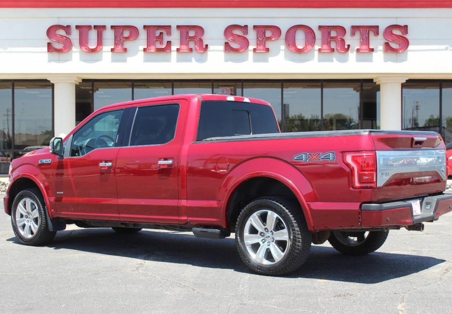 2015 Red Ford F-150 XL SuperCrew 6.5-ft. Bed 4WD (1FTFW1EGXFF) with an 3.5 V6 engine, 6-Speed Automatic transmission, located at 4301 NW 39th , Oklahoma City, OK, 73112, (405) 949-5600, 35.512135, -97.598671 - NO DRIVERS LICENCE NO - FULL COVERAGE INSURANCE - NO CREDIT CHECK. COME ON OVER TO SUPERSPORTS AND TAKE A LOOK AND TEST DRIVE. PLEASE GIVE US A CALL AT (405) 949-5600. NO LICENCIA DE MANEJAR - NO SEGURO DE COBERTURA TOTAL - NO VERIFICACION DE CREDITO. POR FAVOR VENGAN A SUPERSPORTS, ECH - Photo#5