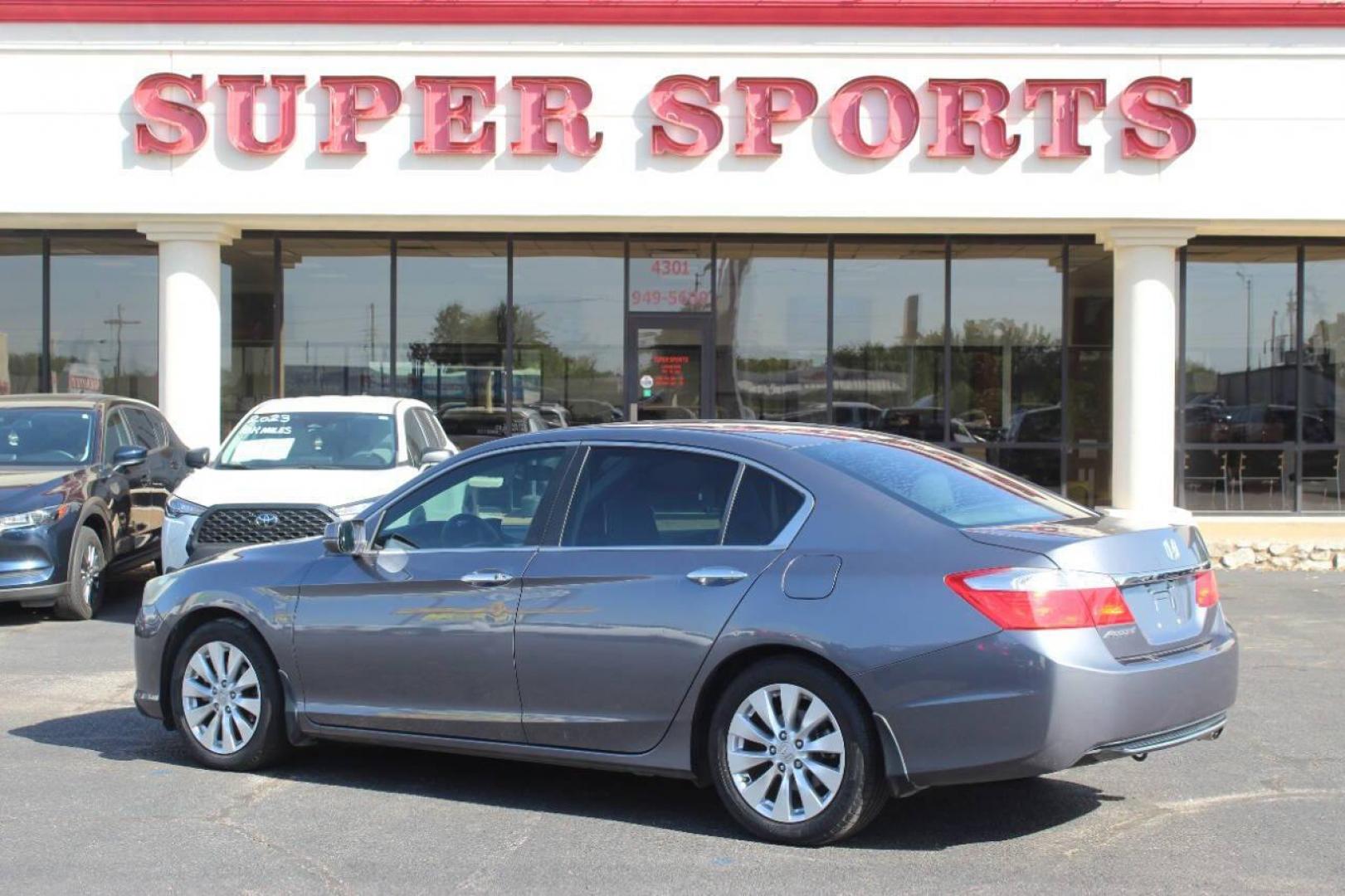 2015 Gray Honda Accord EX Sedan CVT (1HGCR2F7XFA) with an 2.4L I4 2.4L I4 engine, CVT transmission, located at 4301 NW 39th , Oklahoma City, OK, 73112, (405) 949-5600, 35.512135, -97.598671 - NO DRIVERS LICENCE NO-FULL COVERAGE INSURANCE-NO CREDIT CHECK. COME ON OVER TO SUPERSPORTS AND TAKE A LOOK AND TEST DRIVE. PLEASE GIVE US A CALL AT (405) 949-5600. NO LICENSIA DE MANEJAR- NO SEGURO DE COBERTURA TOTAL- NO VERIFICACCION DE CREDITO. POR FAVOR VENGAN A SUPERSPORTS, ECHE UN- Photo#4