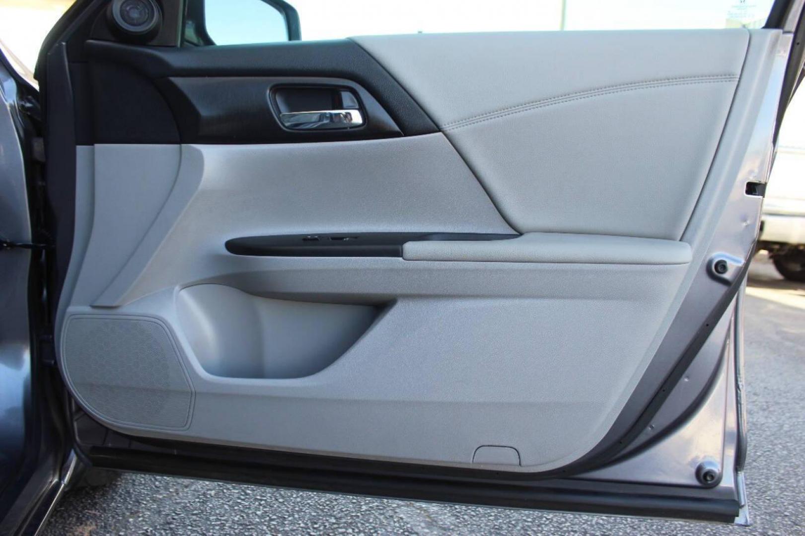 2015 Gray Honda Accord EX Sedan CVT (1HGCR2F7XFA) with an 2.4L I4 2.4L I4 engine, CVT transmission, located at 4301 NW 39th , Oklahoma City, OK, 73112, (405) 949-5600, 35.512135, -97.598671 - NO DRIVERS LICENCE NO-FULL COVERAGE INSURANCE-NO CREDIT CHECK. COME ON OVER TO SUPERSPORTS AND TAKE A LOOK AND TEST DRIVE. PLEASE GIVE US A CALL AT (405) 949-5600. NO LICENSIA DE MANEJAR- NO SEGURO DE COBERTURA TOTAL- NO VERIFICACCION DE CREDITO. POR FAVOR VENGAN A SUPERSPORTS, ECHE UN- Photo#9