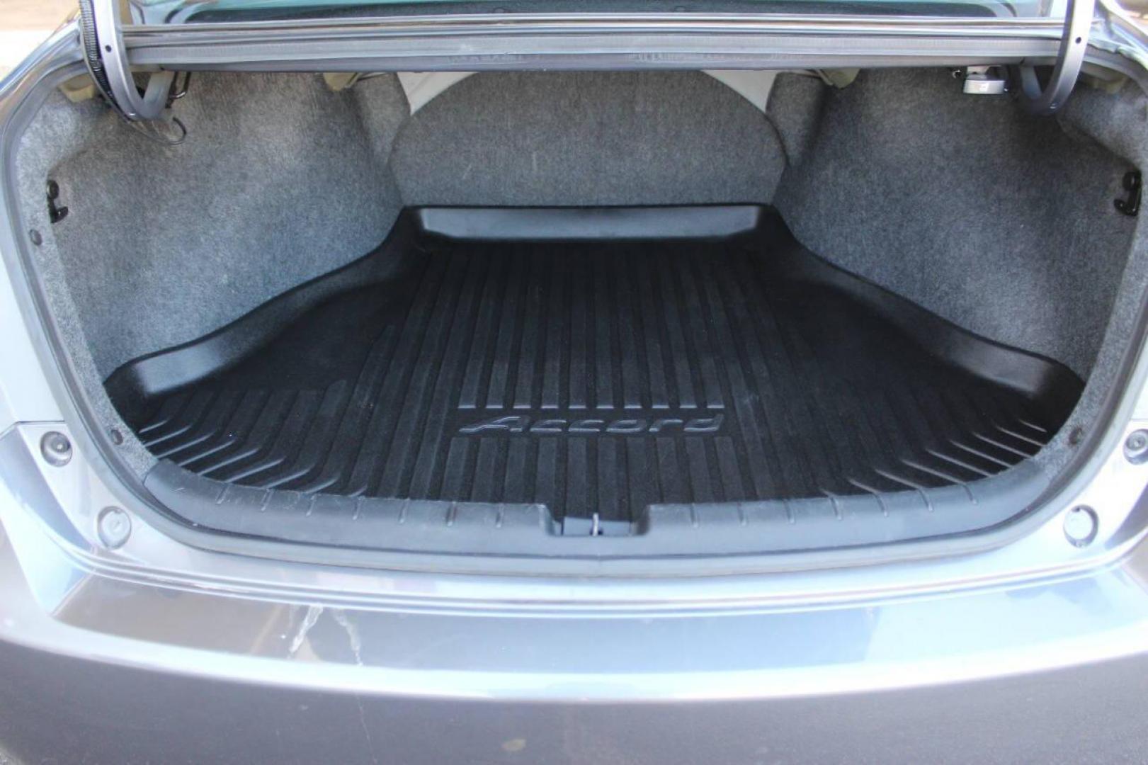 2015 Gray Honda Accord EX Sedan CVT (1HGCR2F7XFA) with an 2.4L I4 2.4L I4 engine, CVT transmission, located at 4301 NW 39th , Oklahoma City, OK, 73112, (405) 949-5600, 35.512135, -97.598671 - NO DRIVERS LICENCE NO-FULL COVERAGE INSURANCE-NO CREDIT CHECK. COME ON OVER TO SUPERSPORTS AND TAKE A LOOK AND TEST DRIVE. PLEASE GIVE US A CALL AT (405) 949-5600. NO LICENSIA DE MANEJAR- NO SEGURO DE COBERTURA TOTAL- NO VERIFICACCION DE CREDITO. POR FAVOR VENGAN A SUPERSPORTS, ECHE UN- Photo#12