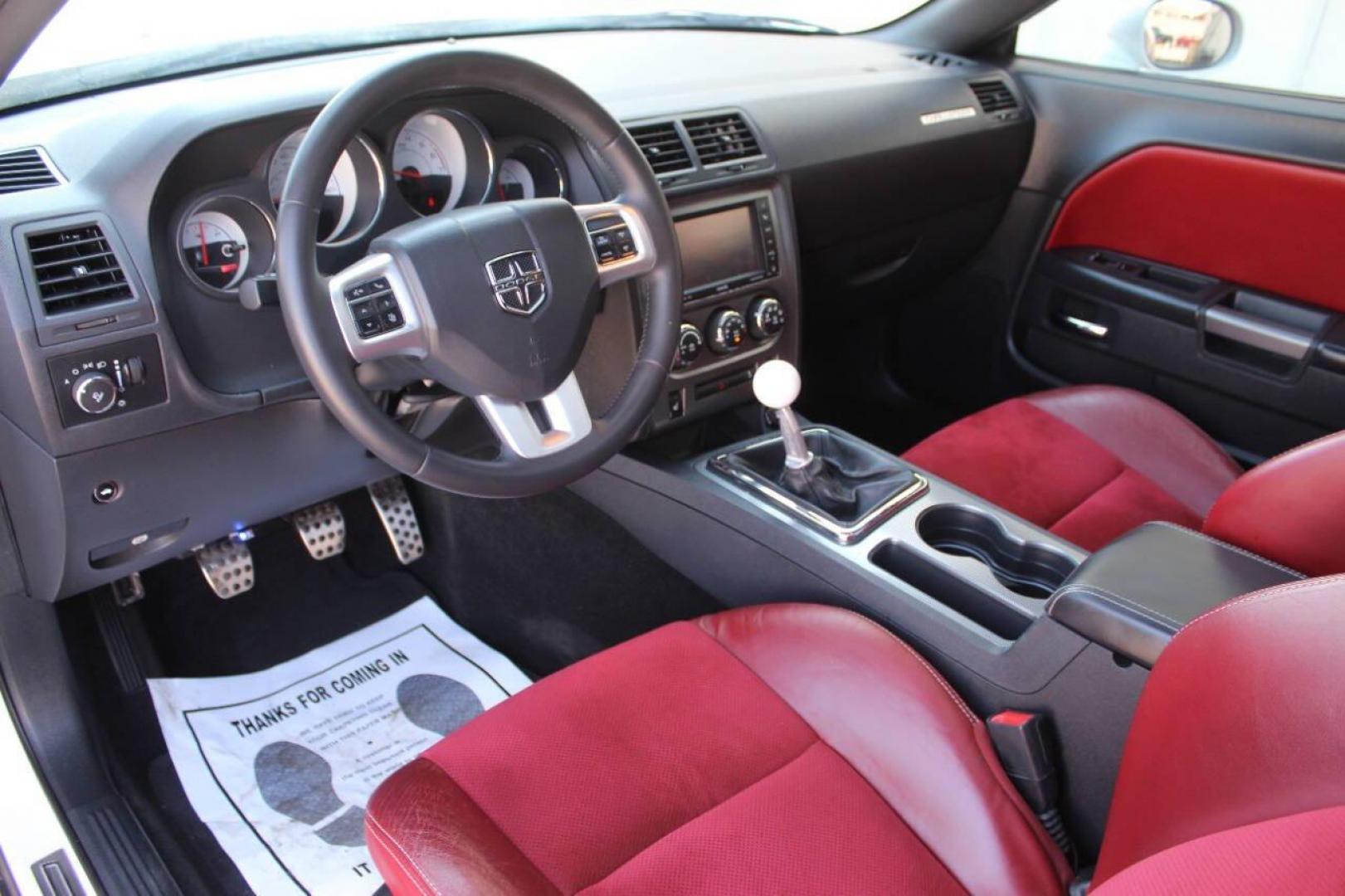 2014 White Dodge Challenger R/T (2C3CDYBT9EH) with an 5.7L V8 OHV 16V engine, Manual 6-Speed transmission, located at 4301 NW 39th , Oklahoma City, OK, 73112, (405) 949-5600, 35.512135, -97.598671 - NO DRIVERS LICENCE NO-FULL COVERAGE INSURANCE-NO CREDIT CHECK. COME ON OVER TO SUPERSPORTS AND TAKE A LOOK AND TEST DRIVE. PLEASE GIVE US A CALL AT (405) 949-5600. NO LICENSIA DE MANEJAR- NO SEGURO DE COBERTURA TOTAL- NO VERIFICACCION DE CREDITO. POR FAVOR VENGAN A SUPERSPORTS, - Photo#15