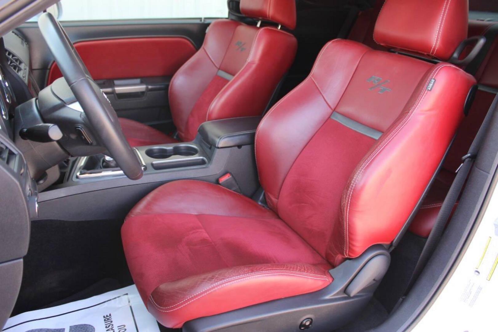 2014 White Dodge Challenger R/T (2C3CDYBT9EH) with an 5.7L V8 OHV 16V engine, Manual 6-Speed transmission, located at 4301 NW 39th , Oklahoma City, OK, 73112, (405) 949-5600, 35.512135, -97.598671 - NO DRIVERS LICENCE NO-FULL COVERAGE INSURANCE-NO CREDIT CHECK. COME ON OVER TO SUPERSPORTS AND TAKE A LOOK AND TEST DRIVE. PLEASE GIVE US A CALL AT (405) 949-5600. NO LICENSIA DE MANEJAR- NO SEGURO DE COBERTURA TOTAL- NO VERIFICACCION DE CREDITO. POR FAVOR VENGAN A SUPERSPORTS, - Photo#17