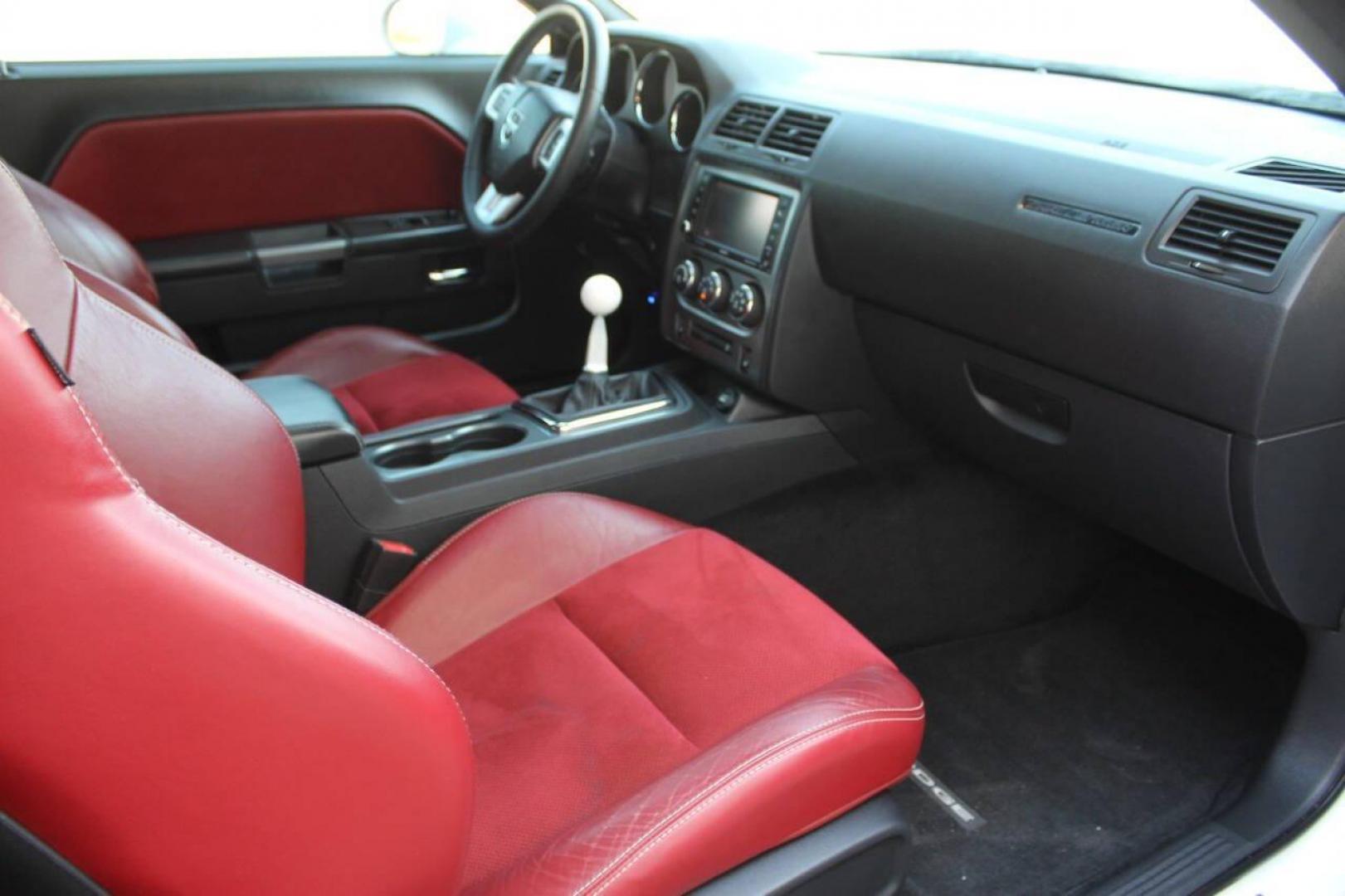 2014 White Dodge Challenger R/T (2C3CDYBT9EH) with an 5.7L V8 OHV 16V engine, Manual 6-Speed transmission, located at 4301 NW 39th , Oklahoma City, OK, 73112, (405) 949-5600, 35.512135, -97.598671 - NO DRIVERS LICENCE NO-FULL COVERAGE INSURANCE-NO CREDIT CHECK. COME ON OVER TO SUPERSPORTS AND TAKE A LOOK AND TEST DRIVE. PLEASE GIVE US A CALL AT (405) 949-5600. NO LICENSIA DE MANEJAR- NO SEGURO DE COBERTURA TOTAL- NO VERIFICACCION DE CREDITO. POR FAVOR VENGAN A SUPERSPORTS, - Photo#10