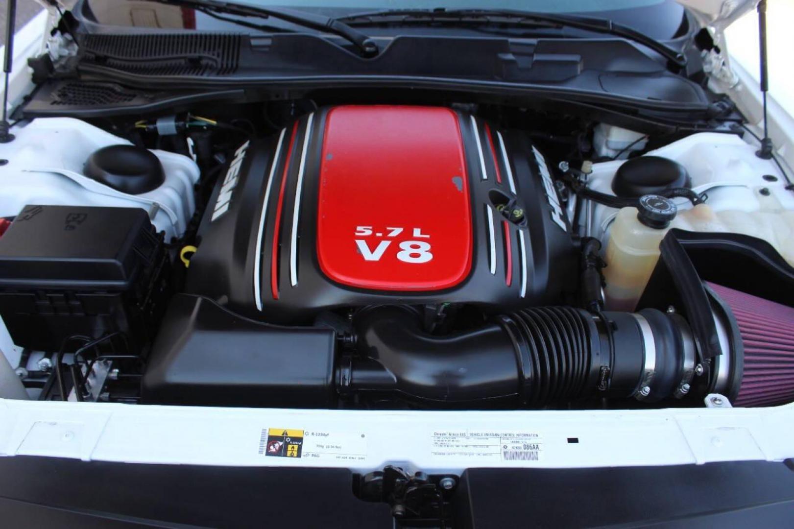 2014 White Dodge Challenger R/T (2C3CDYBT9EH) with an 5.7L V8 OHV 16V engine, Manual 6-Speed transmission, located at 4301 NW 39th , Oklahoma City, OK, 73112, (405) 949-5600, 35.512135, -97.598671 - NO DRIVERS LICENCE NO-FULL COVERAGE INSURANCE-NO CREDIT CHECK. COME ON OVER TO SUPERSPORTS AND TAKE A LOOK AND TEST DRIVE. PLEASE GIVE US A CALL AT (405) 949-5600. NO LICENSIA DE MANEJAR- NO SEGURO DE COBERTURA TOTAL- NO VERIFICACCION DE CREDITO. POR FAVOR VENGAN A SUPERSPORTS, - Photo#9