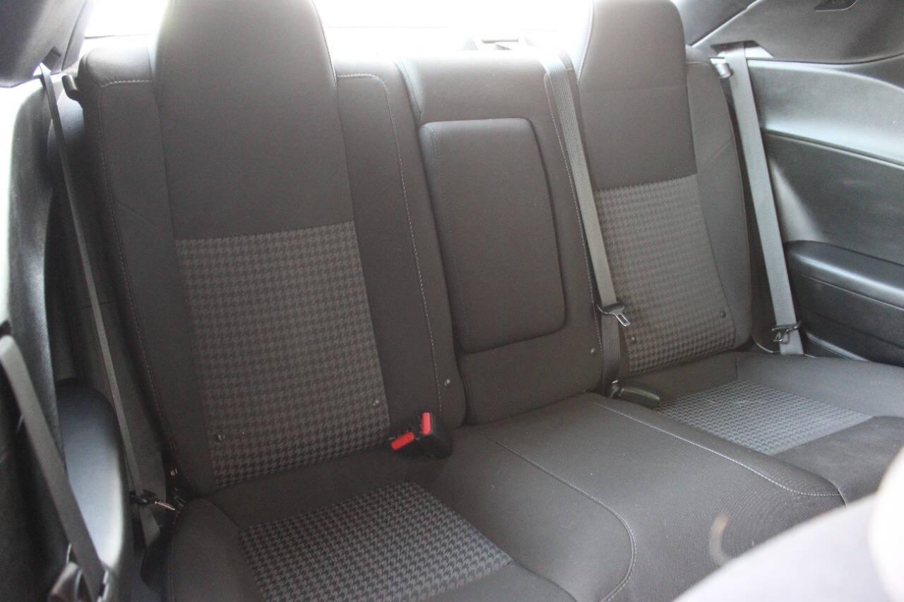 2023 White Dodge Challenger R/T Plus (2C3CDZBT7PH) with an 5.7L V8 OHV 16V engine, 6A transmission, located at 4301 NW 39th , Oklahoma City, OK, 73112, (405) 949-5600, 35.512135, -97.598671 - NO DRIVERS LICENCE -NO FULL COVERAGE INSURANCE - NO CREDIT CHECK. COME ON OVER TO SUPERSPORTS, TAKE A LOOK AND TEST DRIVE. PLEASE GIVE US A CALL AT (405) 949-5600. NO LICENCIA DE CONDUCIR - NO SEGURO DE COBERTURA TOTAL - NO VERIFICACION DE CREDITO. VISITENOS EN SUPERSPORTS, MIRE NUESTRO - Photo#9