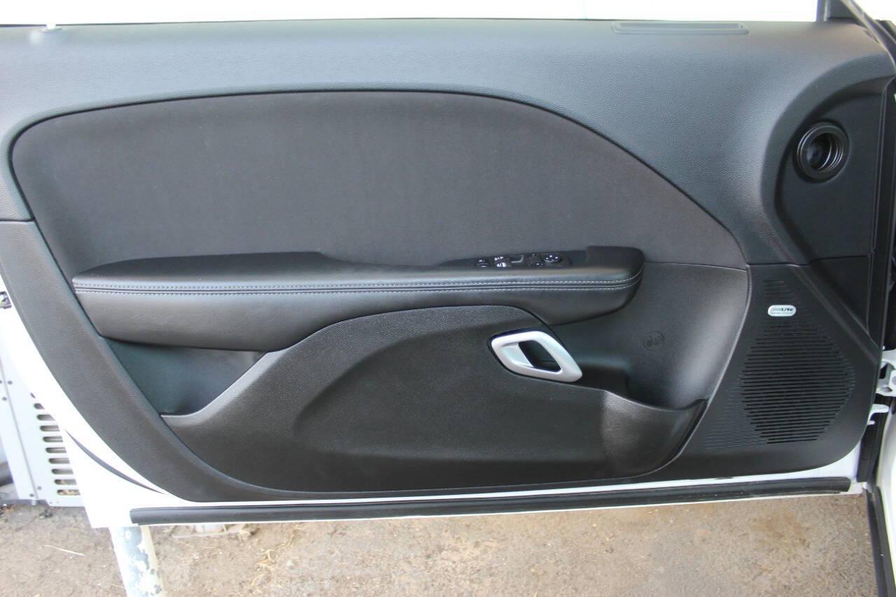 2023 White Dodge Challenger R/T Plus (2C3CDZBT7PH) with an 5.7L V8 OHV 16V engine, 6A transmission, located at 4301 NW 39th , Oklahoma City, OK, 73112, (405) 949-5600, 35.512135, -97.598671 - NO DRIVERS LICENCE -NO FULL COVERAGE INSURANCE - NO CREDIT CHECK. COME ON OVER TO SUPERSPORTS, TAKE A LOOK AND TEST DRIVE. PLEASE GIVE US A CALL AT (405) 949-5600. NO LICENCIA DE CONDUCIR - NO SEGURO DE COBERTURA TOTAL - NO VERIFICACION DE CREDITO. VISITENOS EN SUPERSPORTS, MIRE NUESTRO - Photo#14