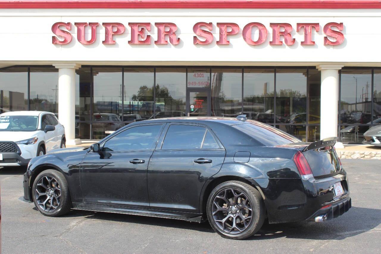 2019 Black Chrysler 300 S RWD (2C3CCABTXKH) with an 5.7L V8 5.7L V8 engine, Automatic 8-Speed transmission, located at 4301 NW 39th , Oklahoma City, OK, 73112, (405) 949-5600, 35.512135, -97.598671 - NO DRIVERS LICENCE NO-FULL COVERAGE INSURANCE-NO CREDIT CHECK. COME ON OVER TO SUPERSPORTS AND TAKE A LOOK AND TEST DRIVE. PLEASE GIVE US A CALL AT (405) 949-5600. NO LICENSIA DE MANEJAR- NO SEGURO DE COBERTURA TOTAL- NO VERIFICACCION DE CREDITO. POR FAVOR VENGAN A SUPERSPORTS, ECHE UN - Photo#4