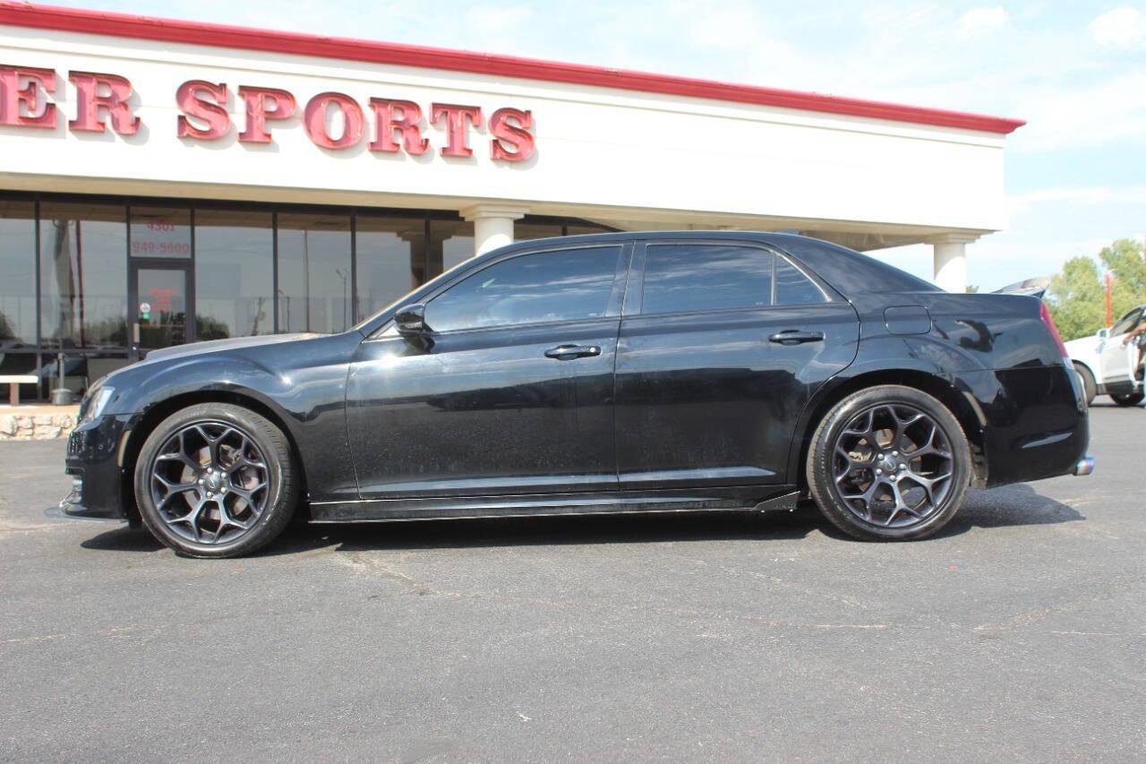2019 Black Chrysler 300 S RWD (2C3CCABTXKH) with an 5.7L V8 5.7L V8 engine, Automatic 8-Speed transmission, located at 4301 NW 39th , Oklahoma City, OK, 73112, (405) 949-5600, 35.512135, -97.598671 - NO DRIVERS LICENCE NO-FULL COVERAGE INSURANCE-NO CREDIT CHECK. COME ON OVER TO SUPERSPORTS AND TAKE A LOOK AND TEST DRIVE. PLEASE GIVE US A CALL AT (405) 949-5600. NO LICENSIA DE MANEJAR- NO SEGURO DE COBERTURA TOTAL- NO VERIFICACCION DE CREDITO. POR FAVOR VENGAN A SUPERSPORTS, ECHE UN - Photo#5