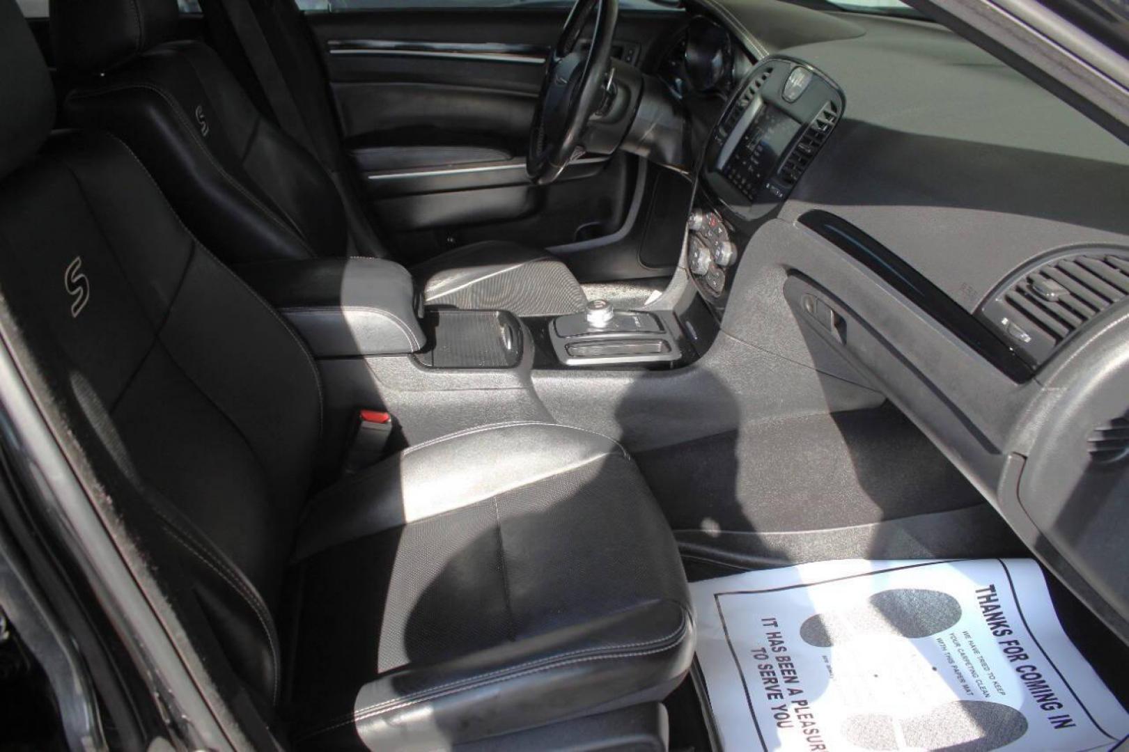 2019 Black Chrysler 300 S RWD (2C3CCABTXKH) with an 5.7L V8 5.7L V8 engine, Automatic 8-Speed transmission, located at 4301 NW 39th , Oklahoma City, OK, 73112, (405) 949-5600, 35.512135, -97.598671 - NO DRIVERS LICENCE NO-FULL COVERAGE INSURANCE-NO CREDIT CHECK. COME ON OVER TO SUPERSPORTS AND TAKE A LOOK AND TEST DRIVE. PLEASE GIVE US A CALL AT (405) 949-5600. NO LICENSIA DE MANEJAR- NO SEGURO DE COBERTURA TOTAL- NO VERIFICACCION DE CREDITO. POR FAVOR VENGAN A SUPERSPORTS, ECHE UN - Photo#8
